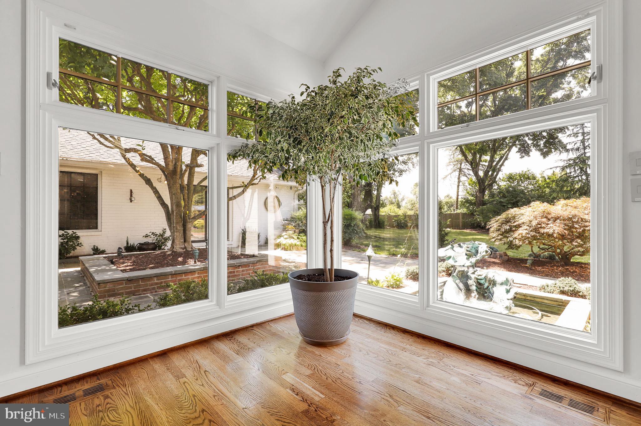 LUXMANOR - Residential