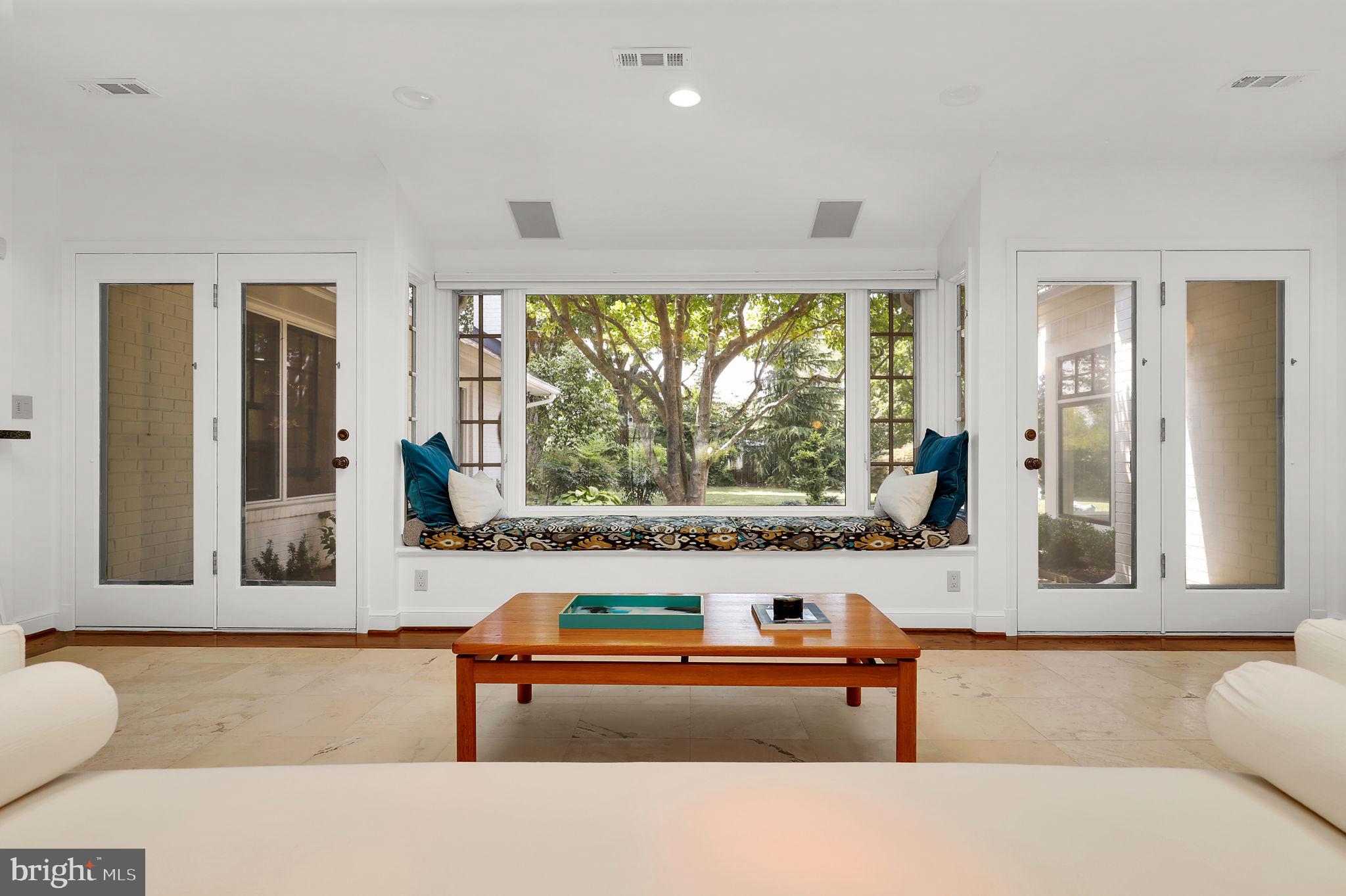 LUXMANOR - Residential