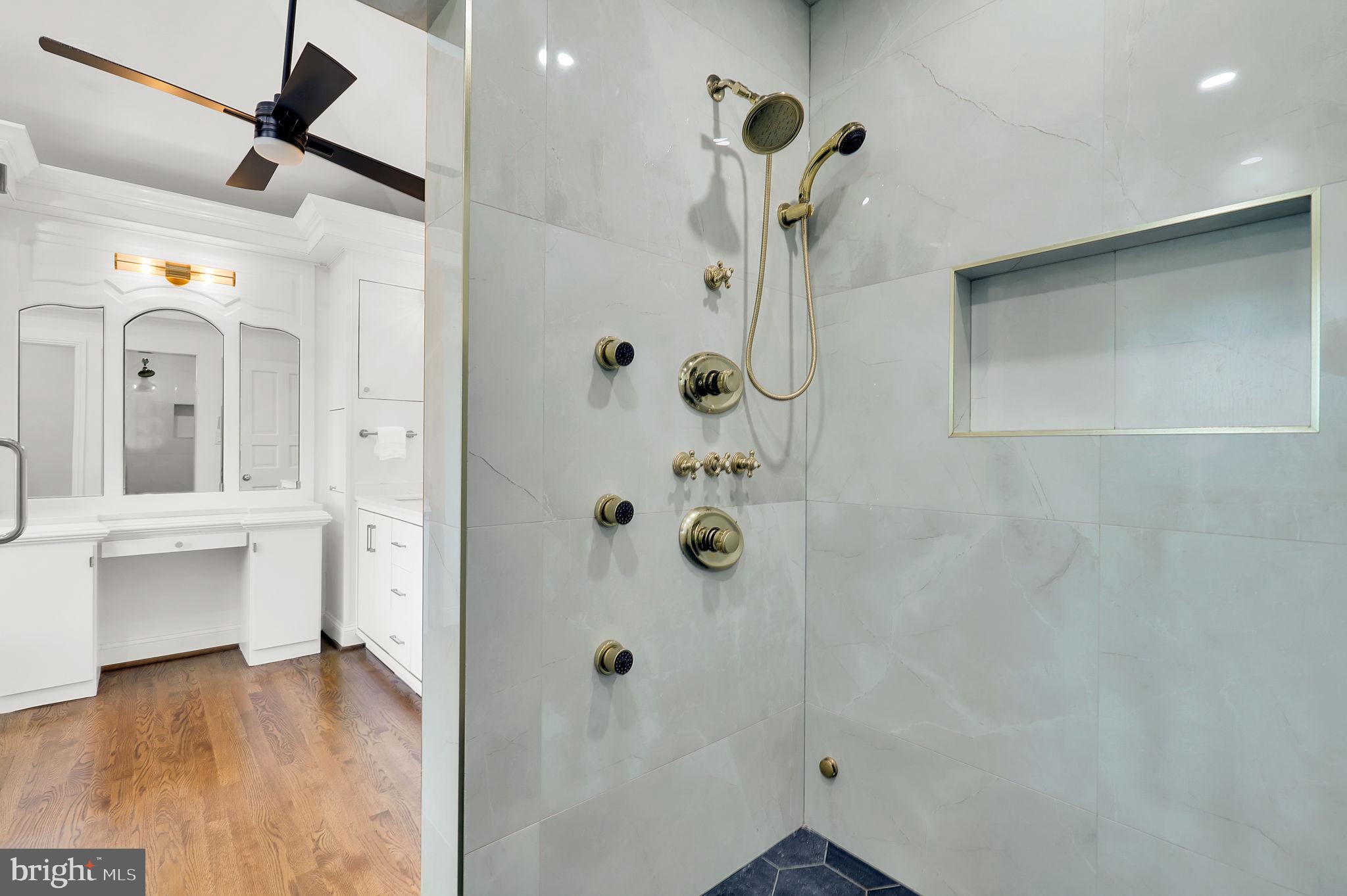 LUXMANOR - Residential