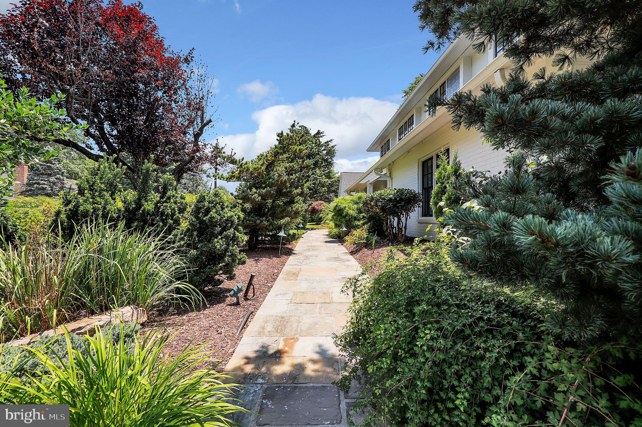 LUXMANOR - Residential