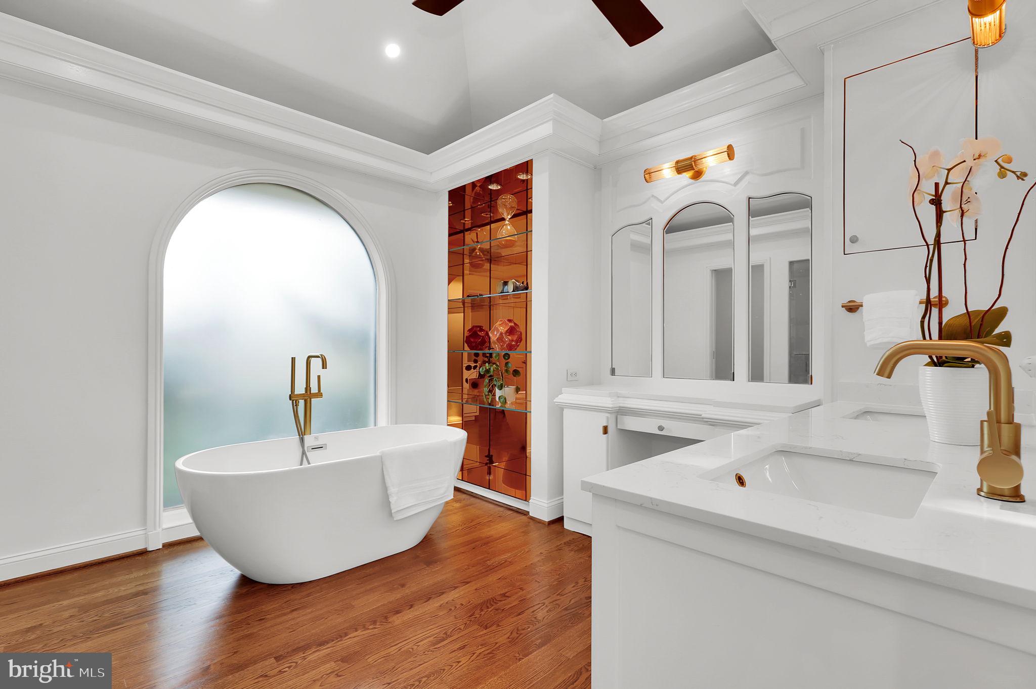 LUXMANOR - Residential