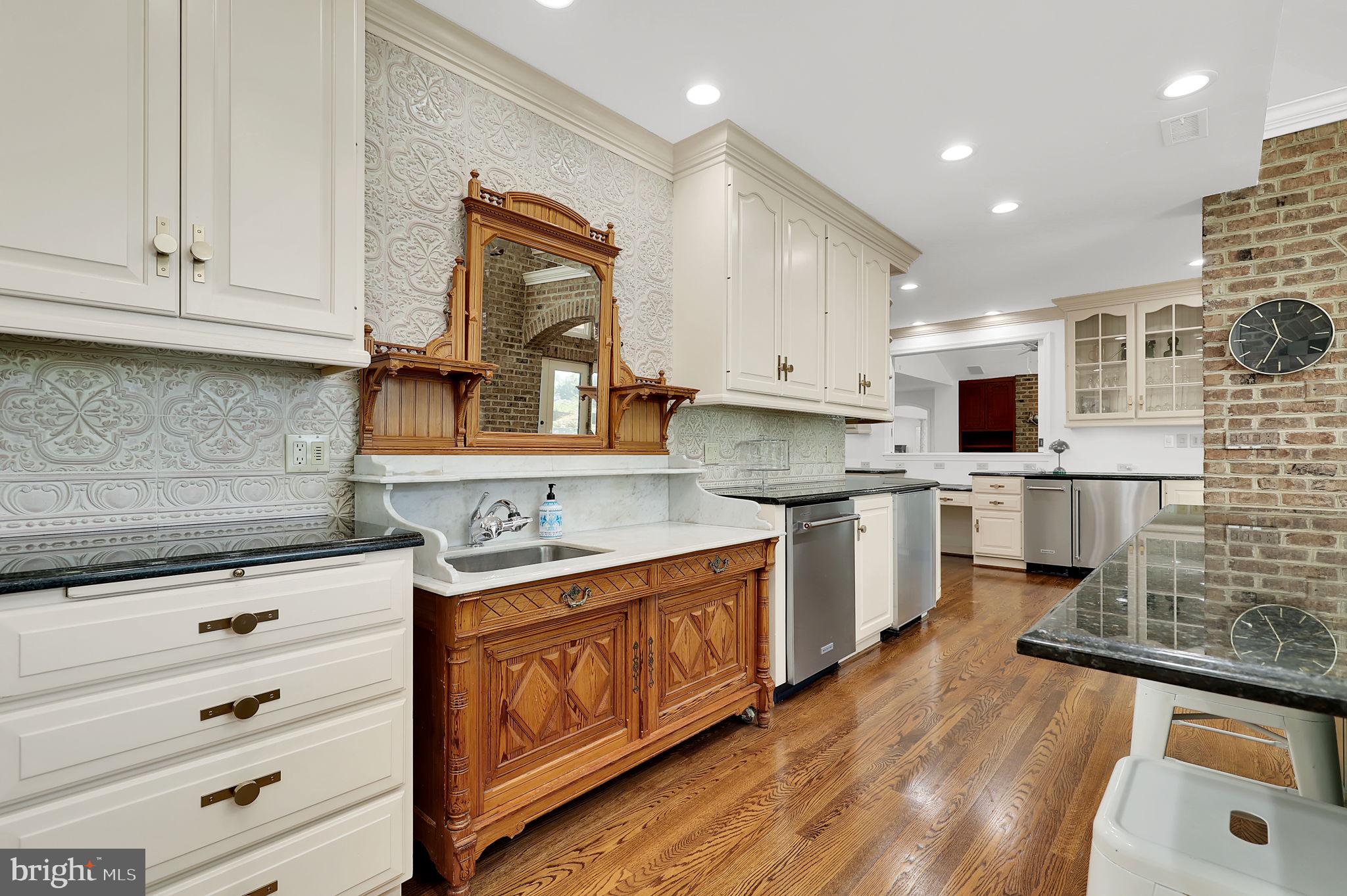 LUXMANOR - Residential