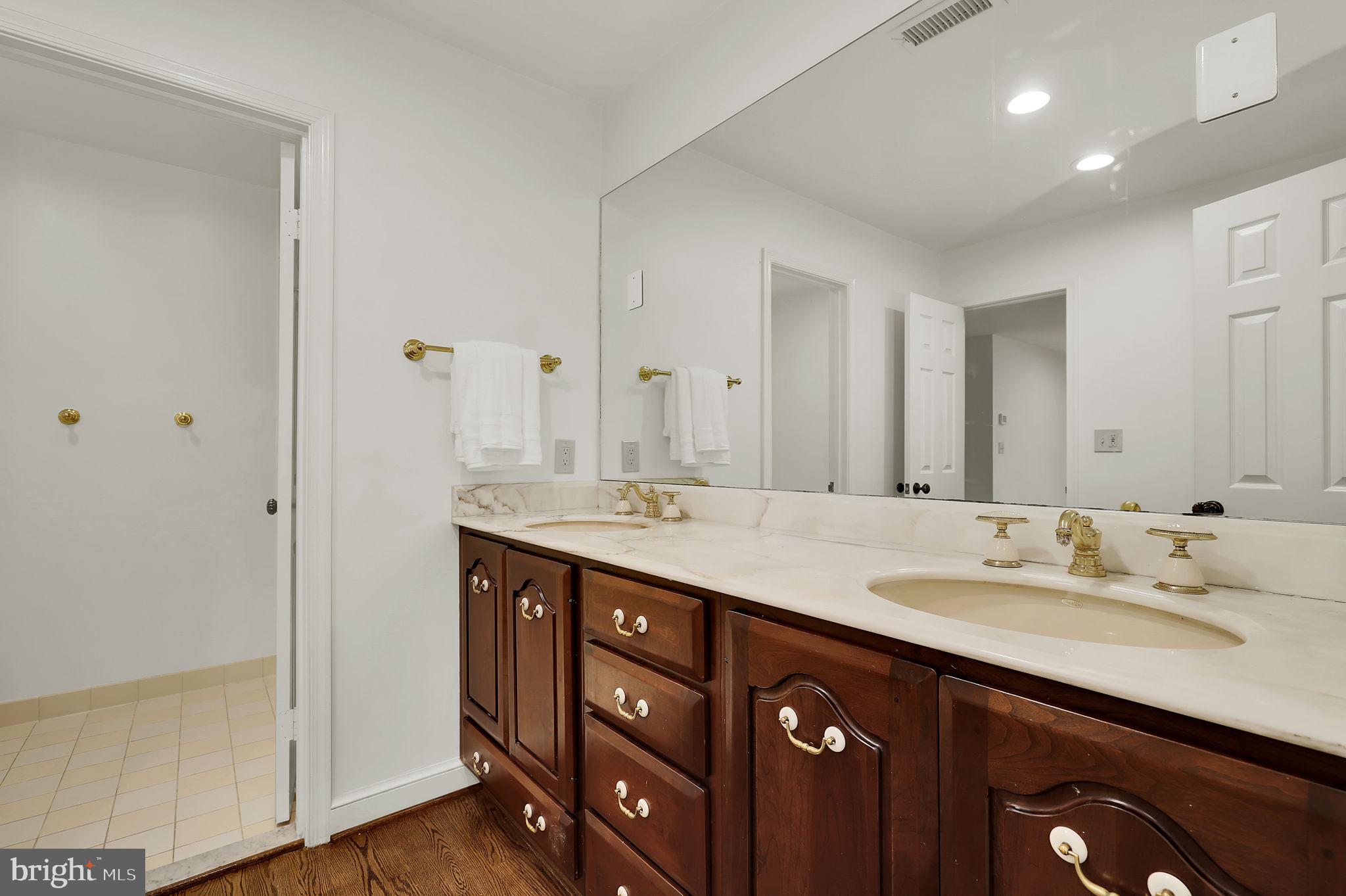 LUXMANOR - Residential