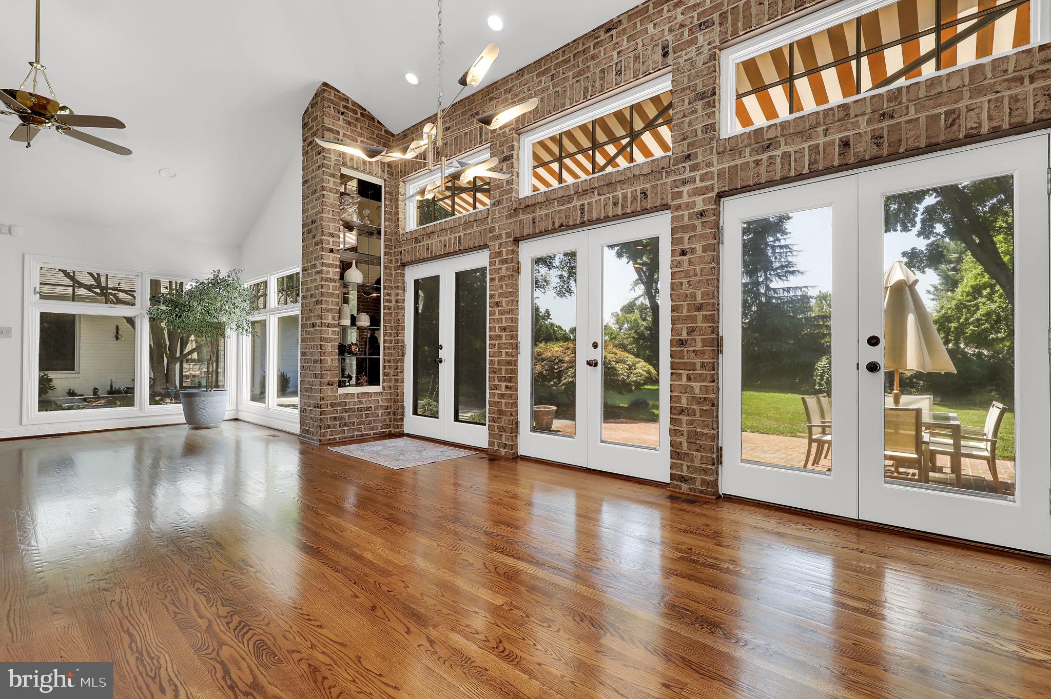 LUXMANOR - Residential