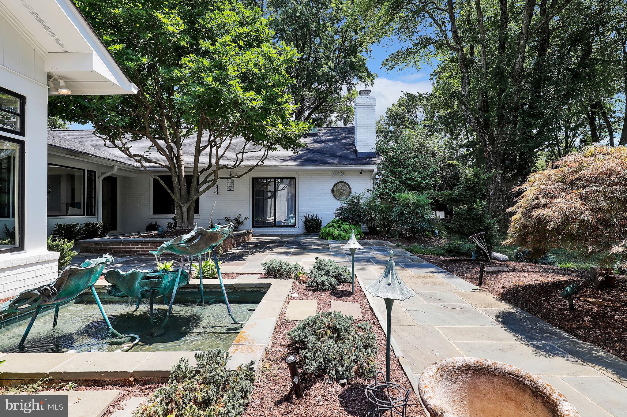 LUXMANOR - Residential