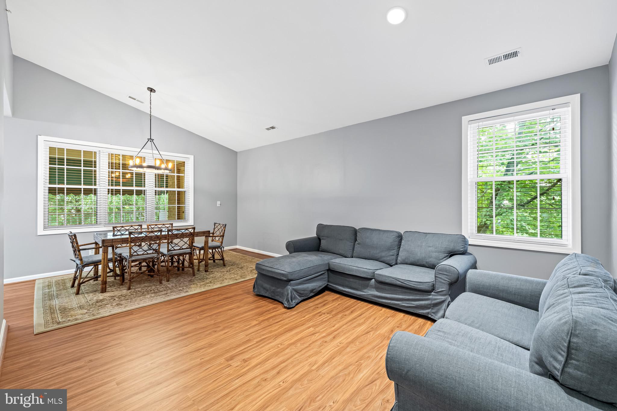 BURNCOURT - Residential Lease