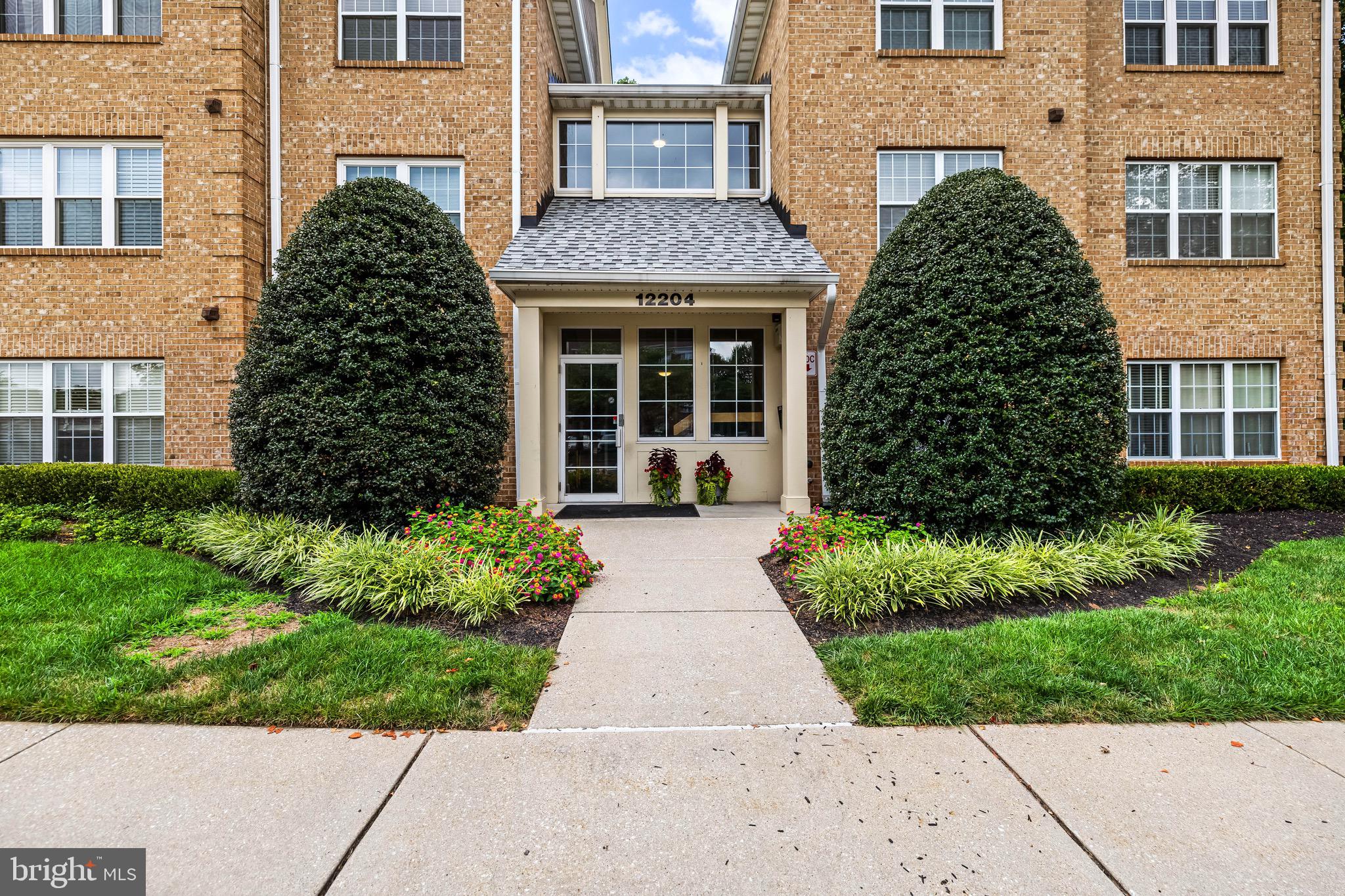 Fantastic Opportunity in Mays Chapel!! 3rd Floor, 2 Bedroom, 2 Bath Spacious Condo with Open Concept Layout Featuring Living Room, Dining Room & Den off Kitchen w/ Gas Fireplace, Vaulted Ceilings. No Smokers, No Pets.