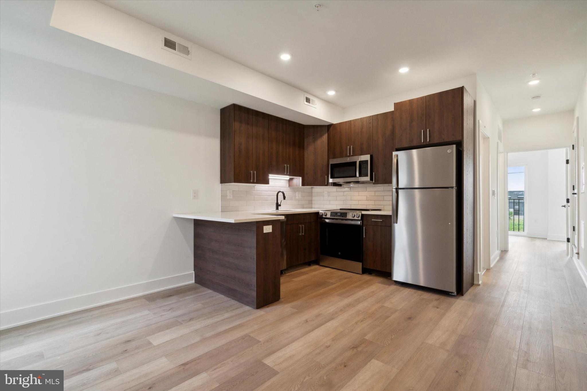 OLDE KENSINGTON - Residential Lease