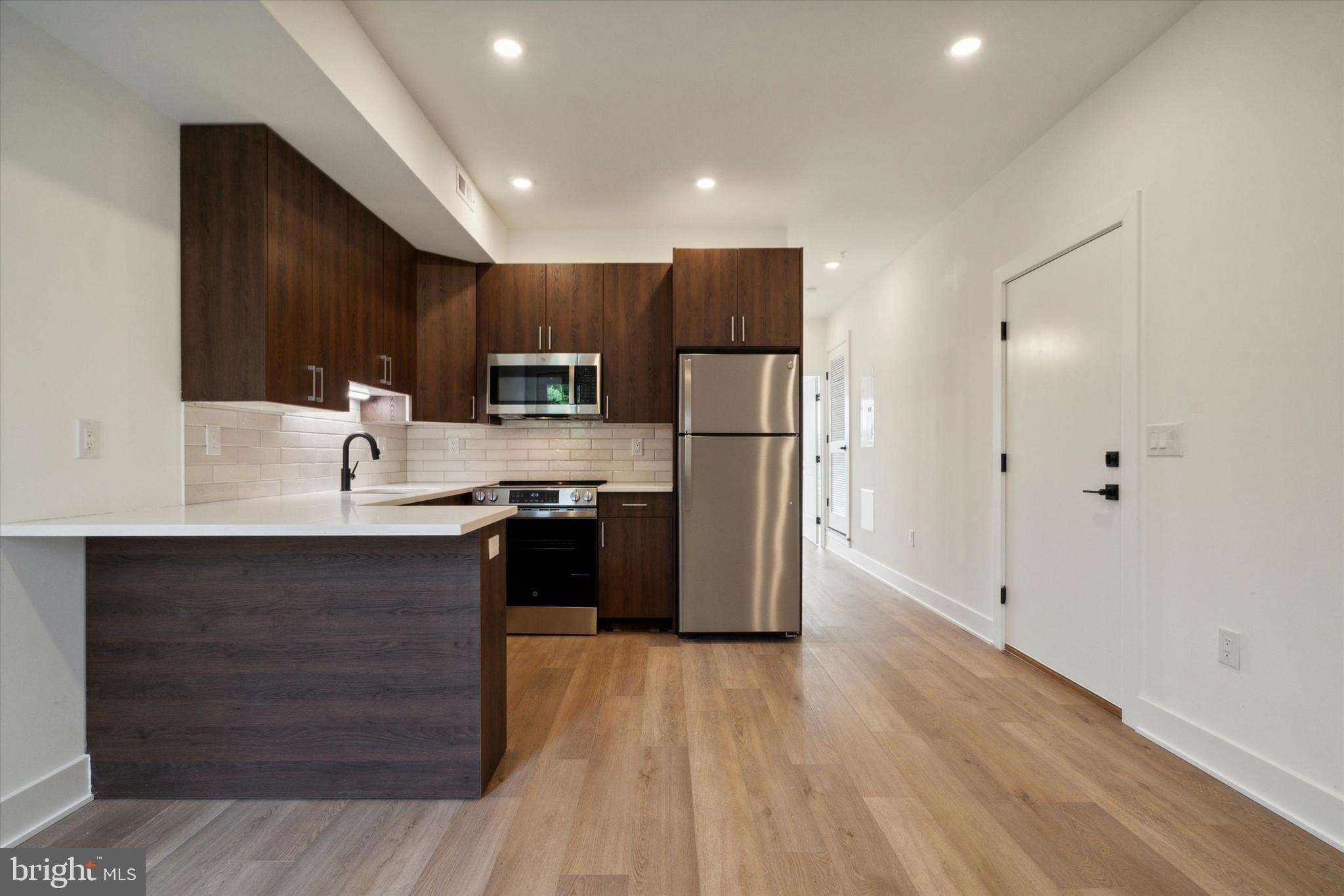 OLDE KENSINGTON - Residential Lease