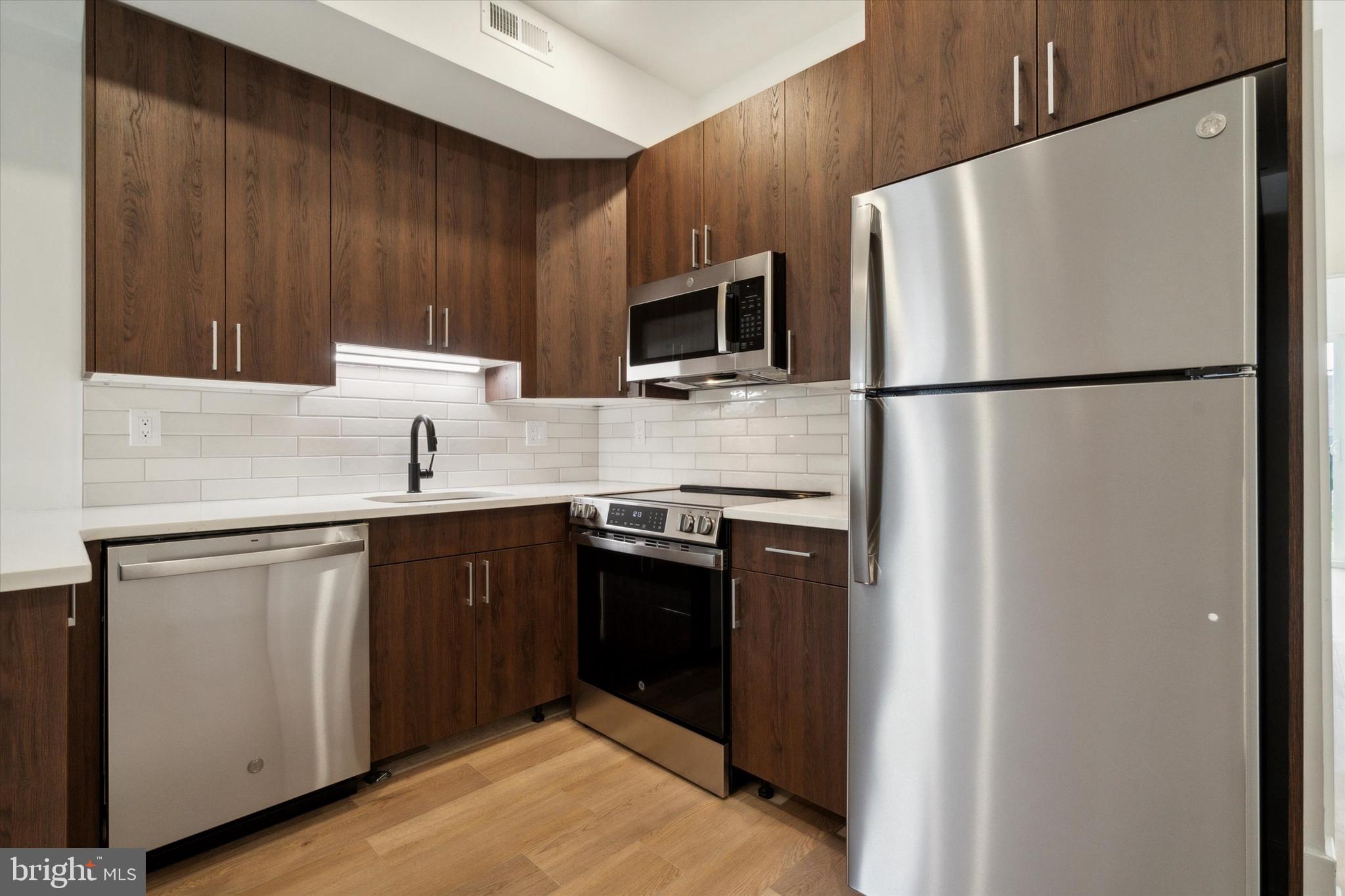 OLDE KENSINGTON - Residential Lease