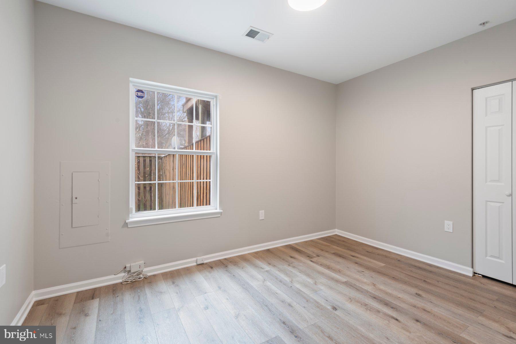 STONEHAVEN MEWS IN CROFTON VILLAGE - Residential