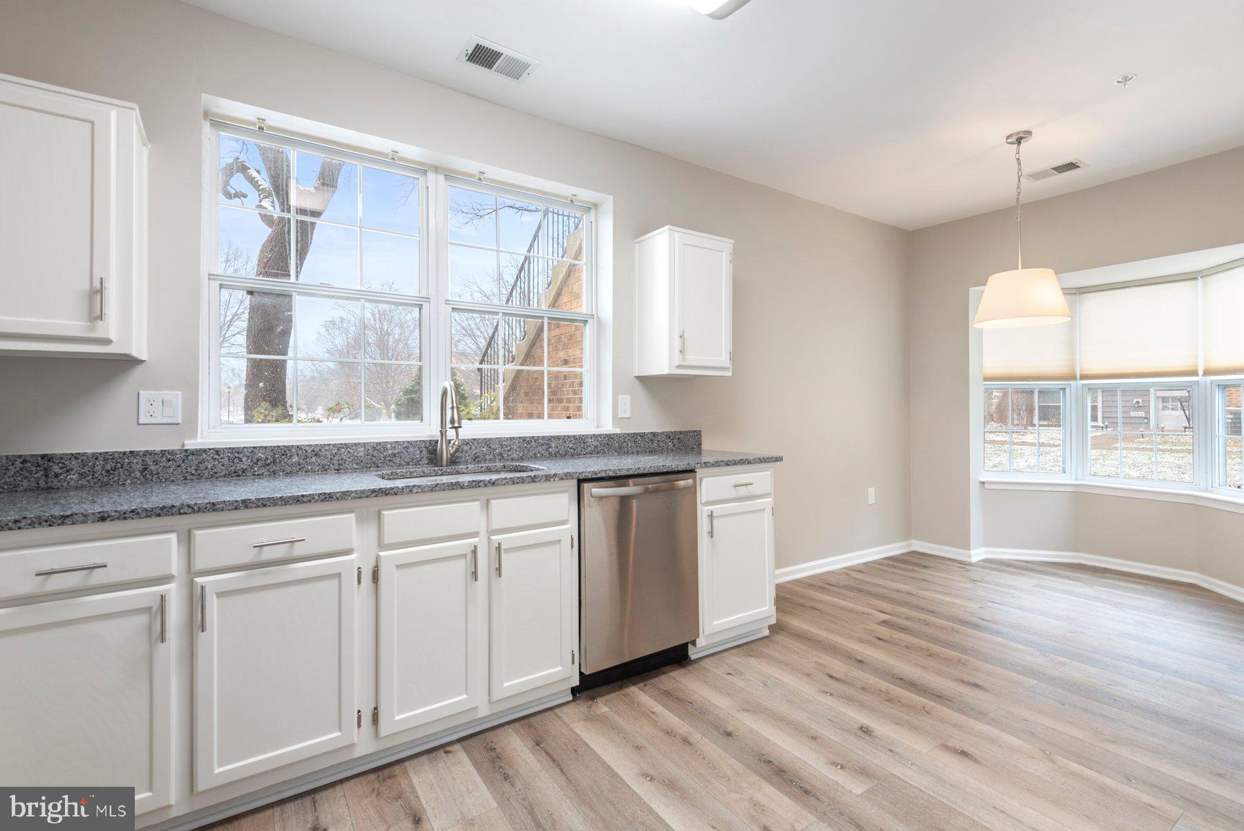 STONEHAVEN MEWS IN CROFTON VILLAGE - Residential