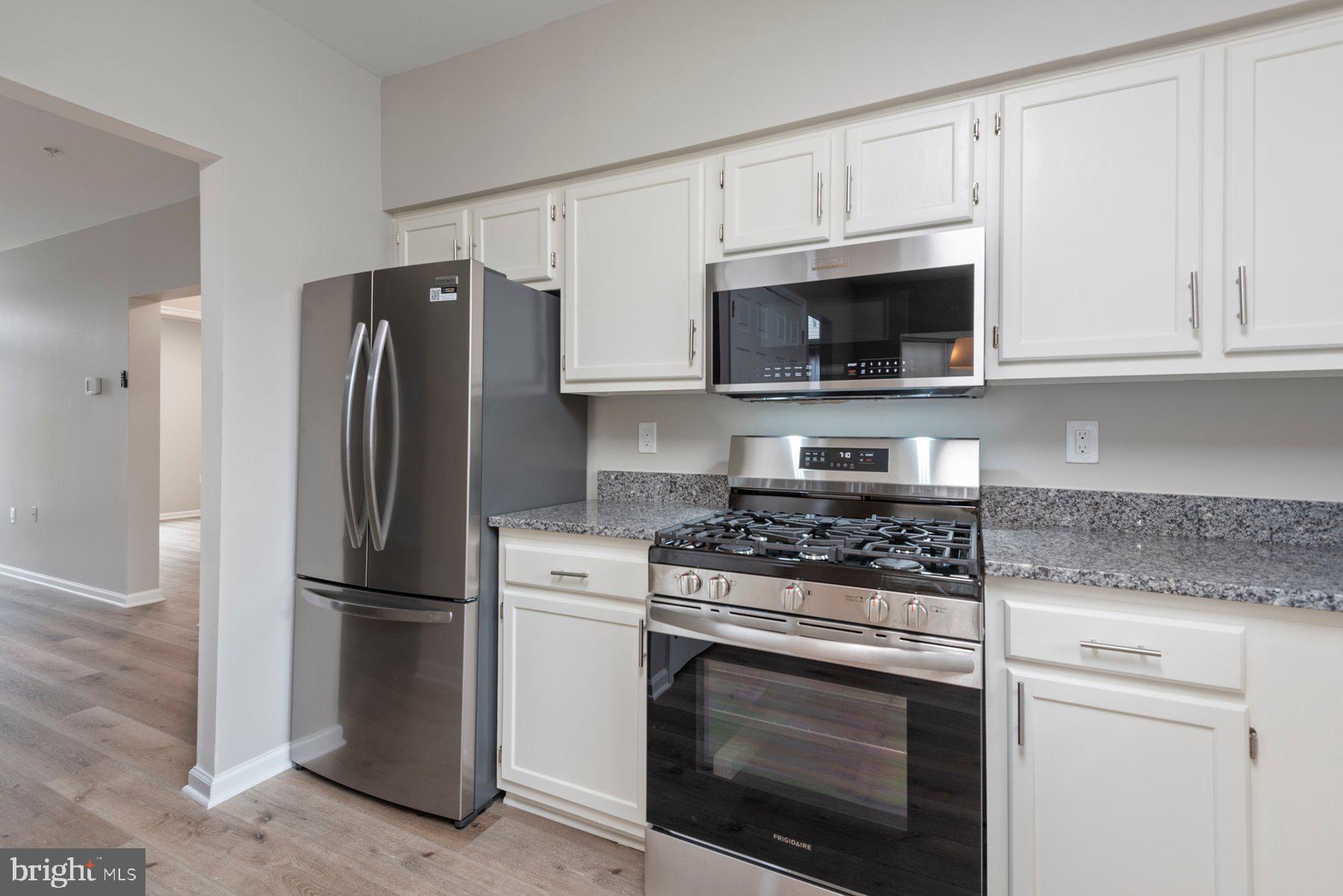 STONEHAVEN MEWS IN CROFTON VILLAGE - Residential