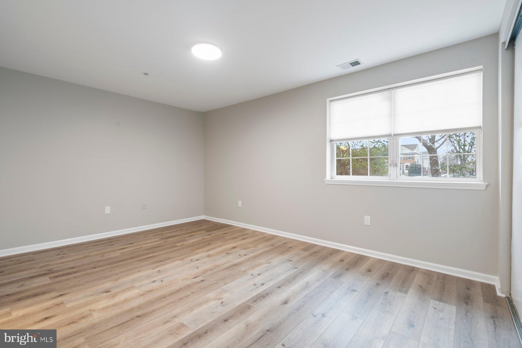 STONEHAVEN MEWS IN CROFTON VILLAGE - Residential