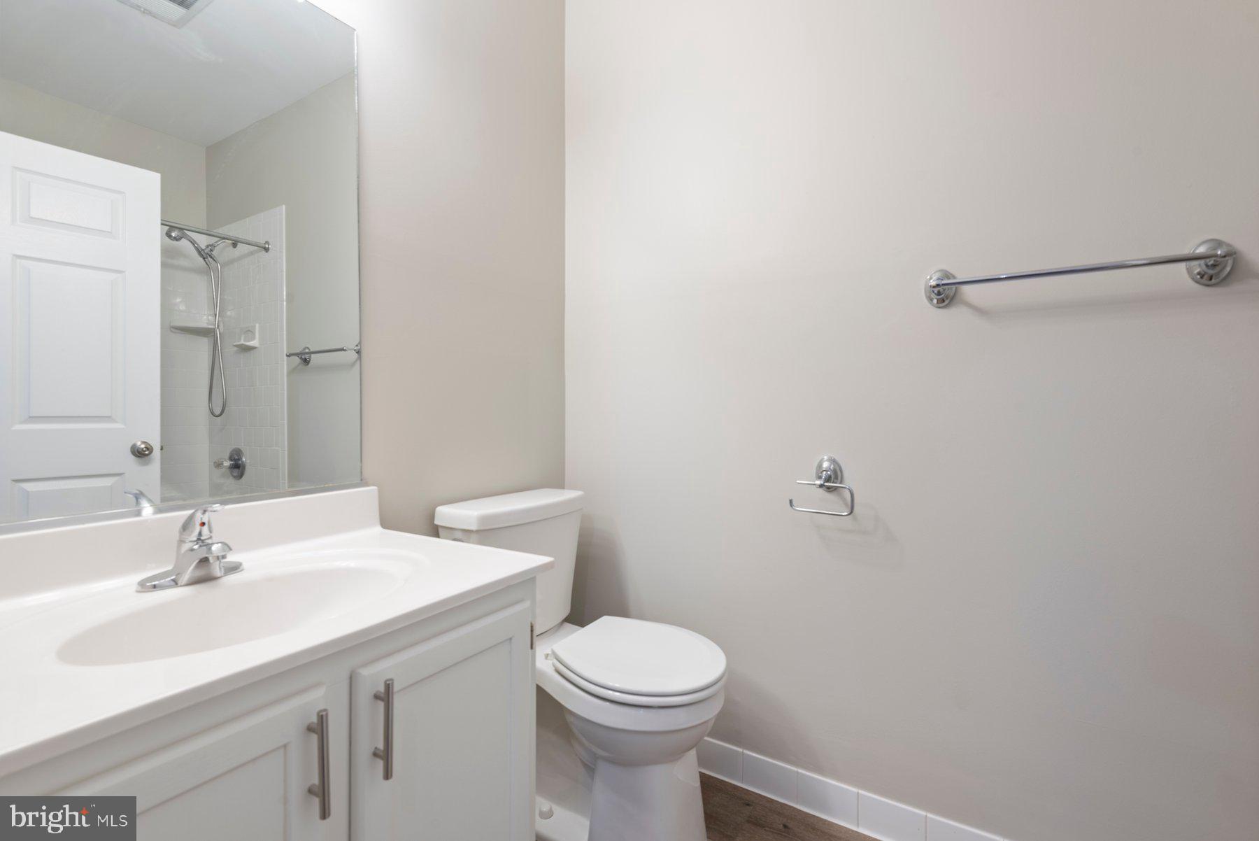 STONEHAVEN MEWS IN CROFTON VILLAGE - Residential