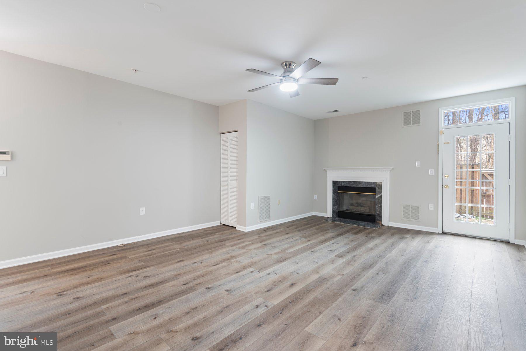 STONEHAVEN MEWS IN CROFTON VILLAGE - Residential