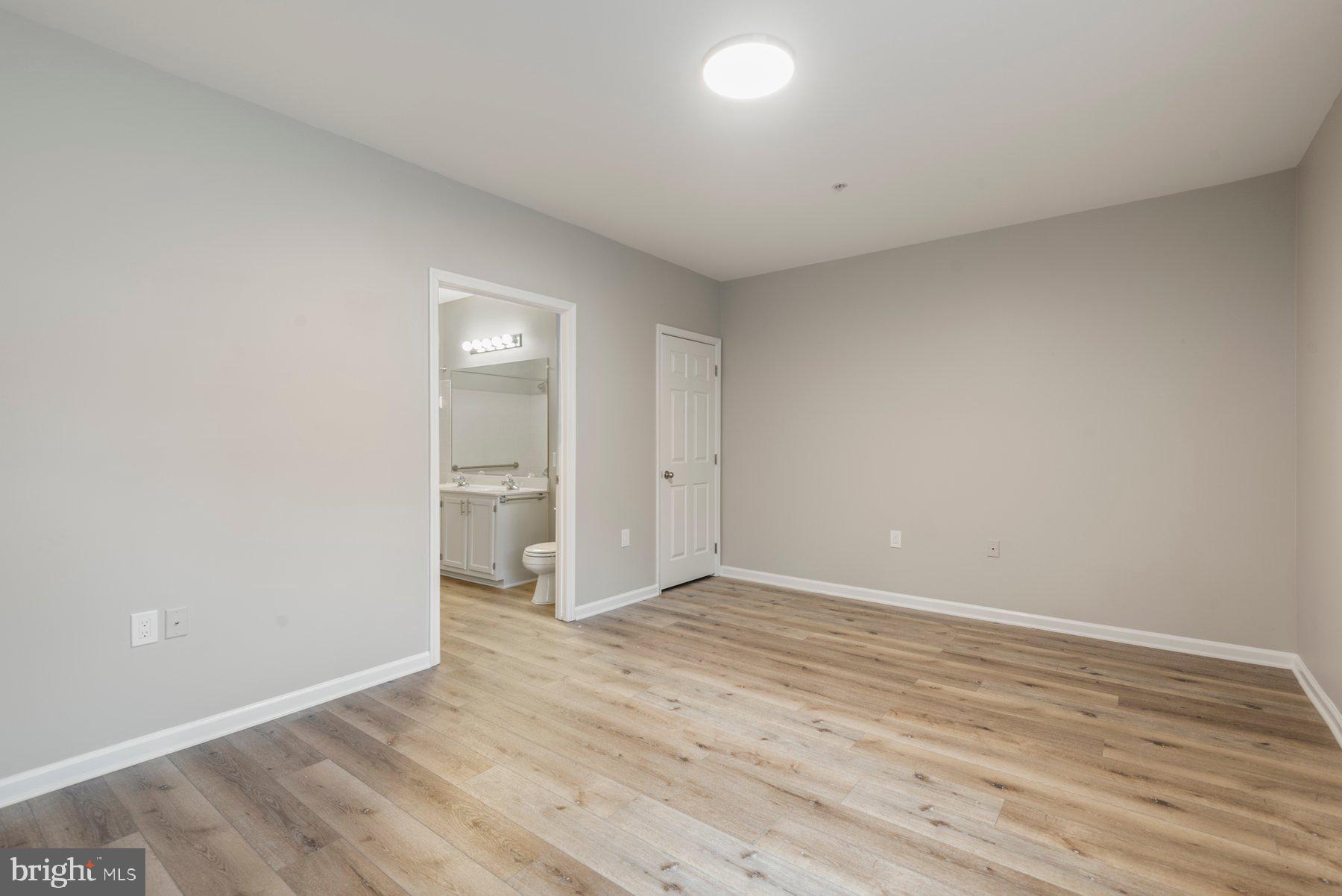 STONEHAVEN MEWS IN CROFTON VILLAGE - Residential