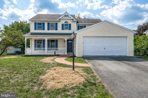 Photo of 136 Foxbury Drive, Elizabethtown, PA 17022 (MLS # PALA2055912)