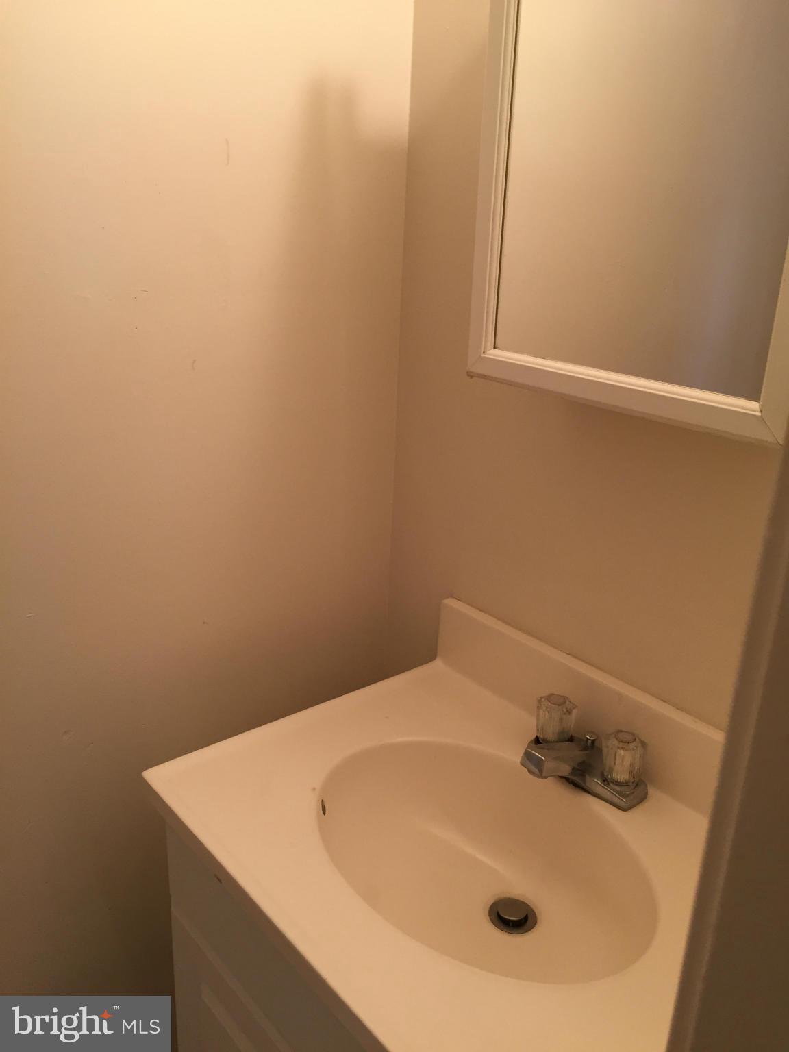 COLUMBIA COMMONS - Residential Lease