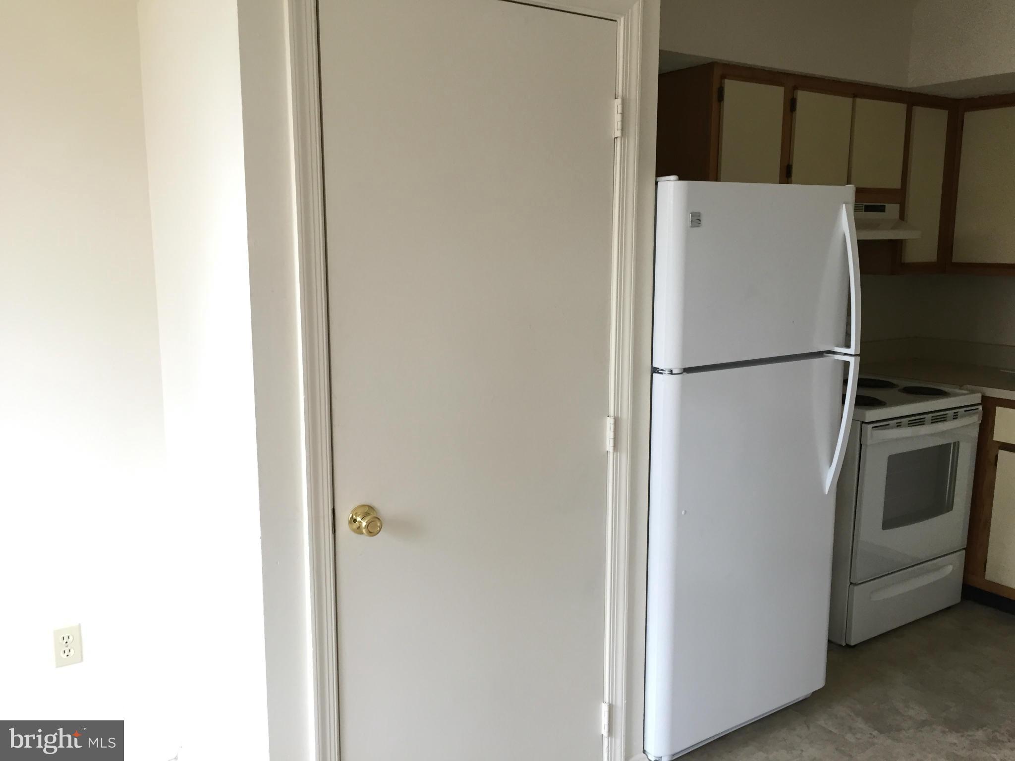 COLUMBIA COMMONS - Residential Lease