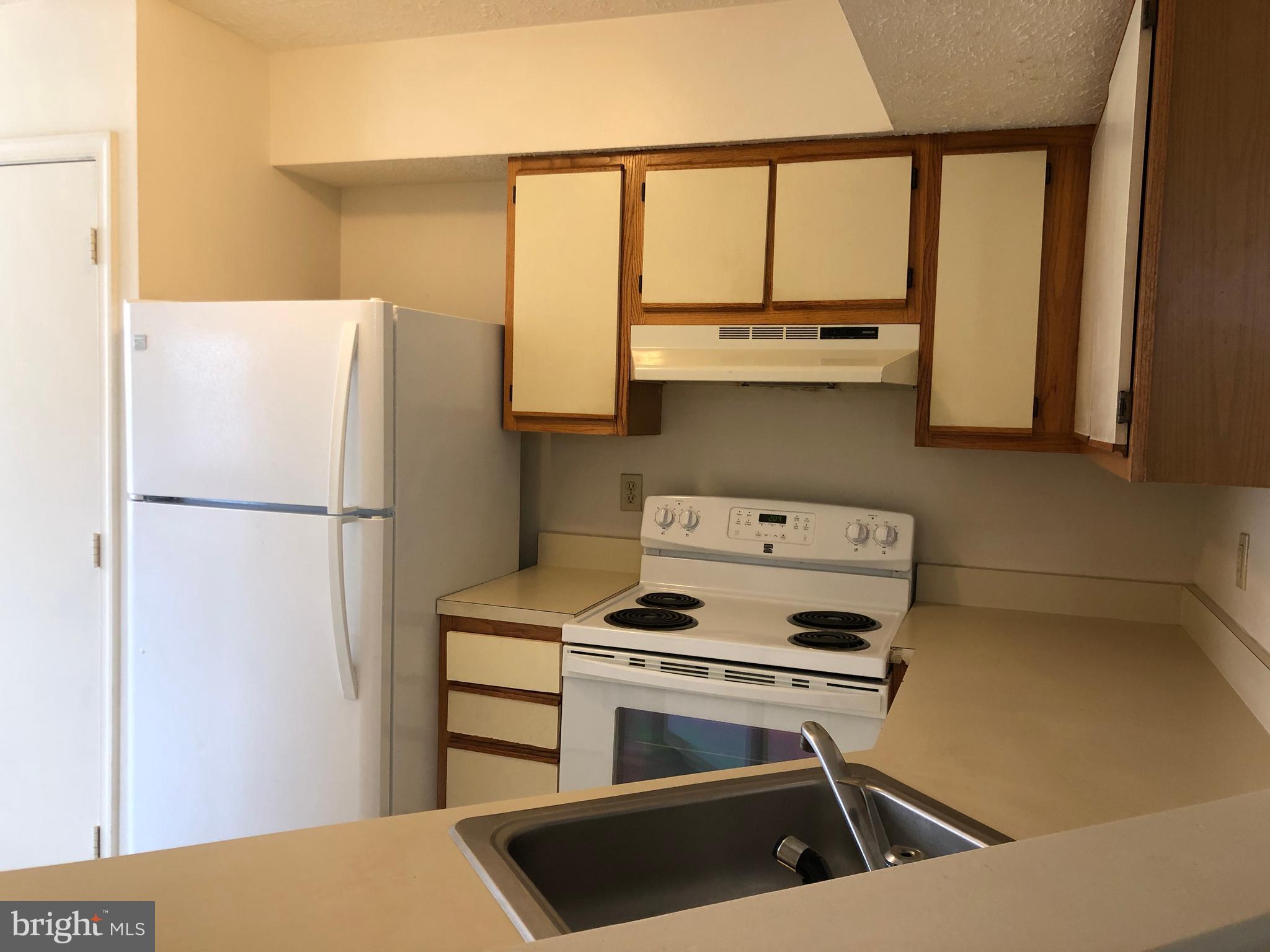 COLUMBIA COMMONS - Residential Lease