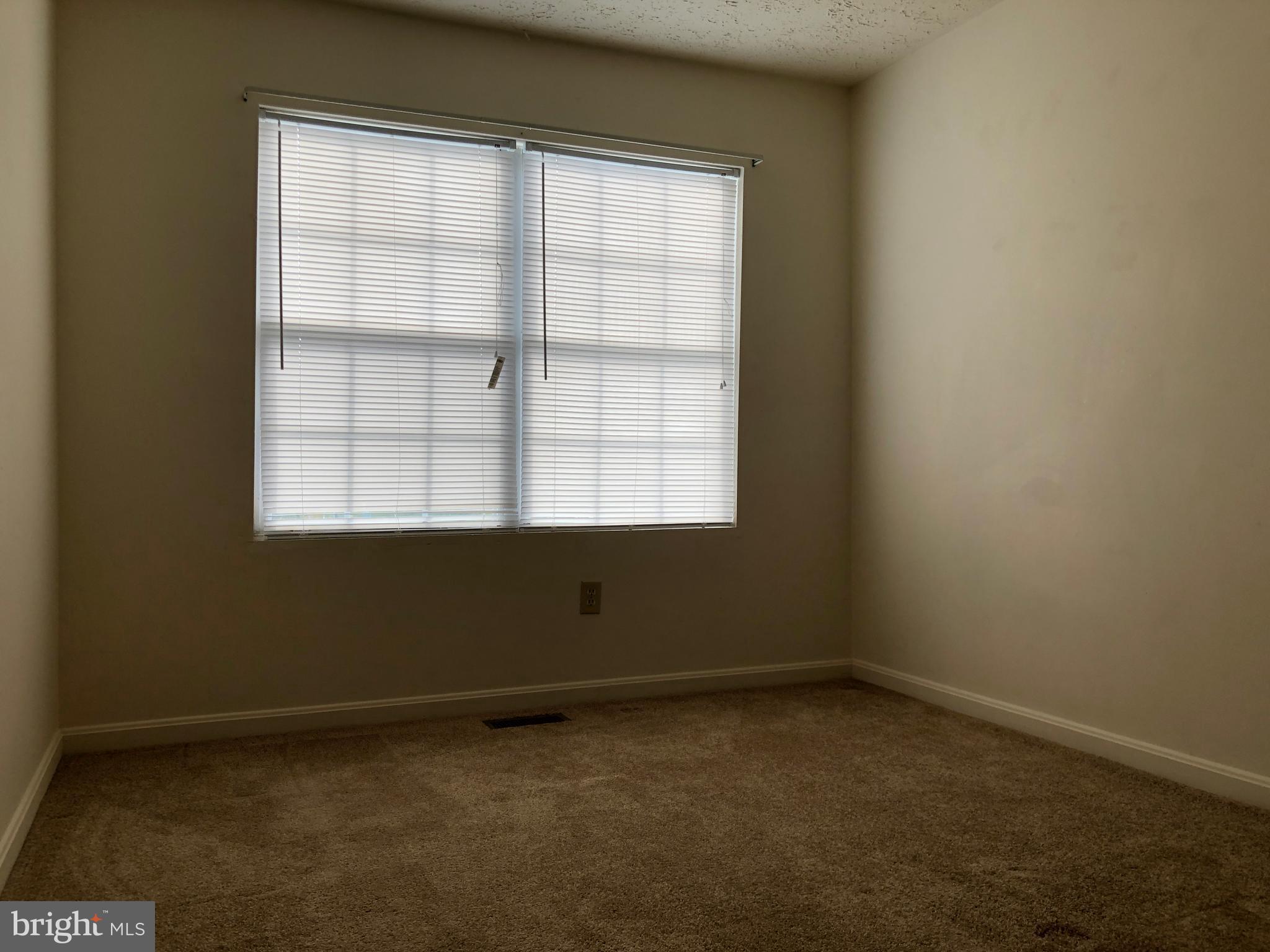 COLUMBIA COMMONS - Residential Lease