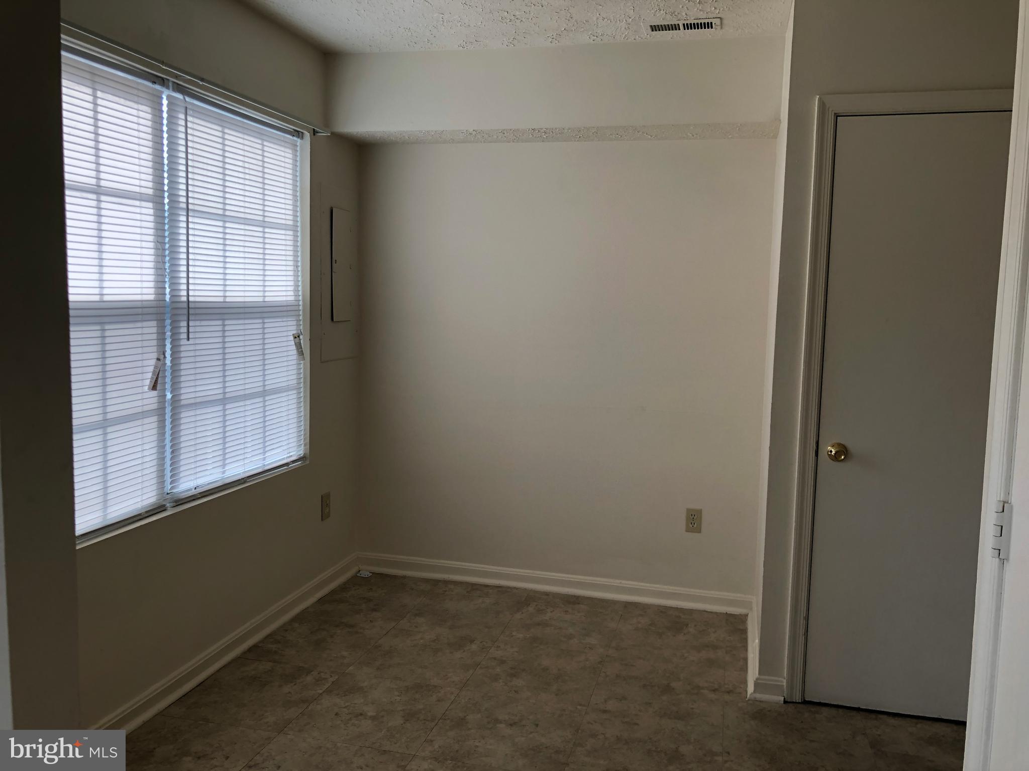 COLUMBIA COMMONS - Residential Lease