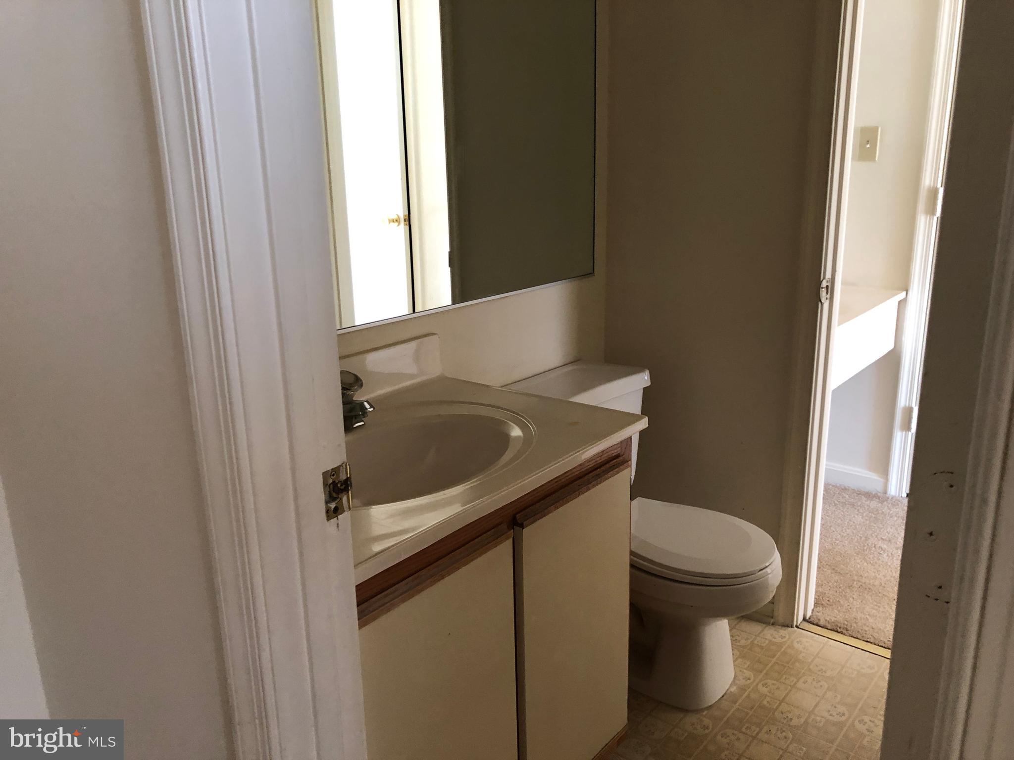 COLUMBIA COMMONS - Residential Lease