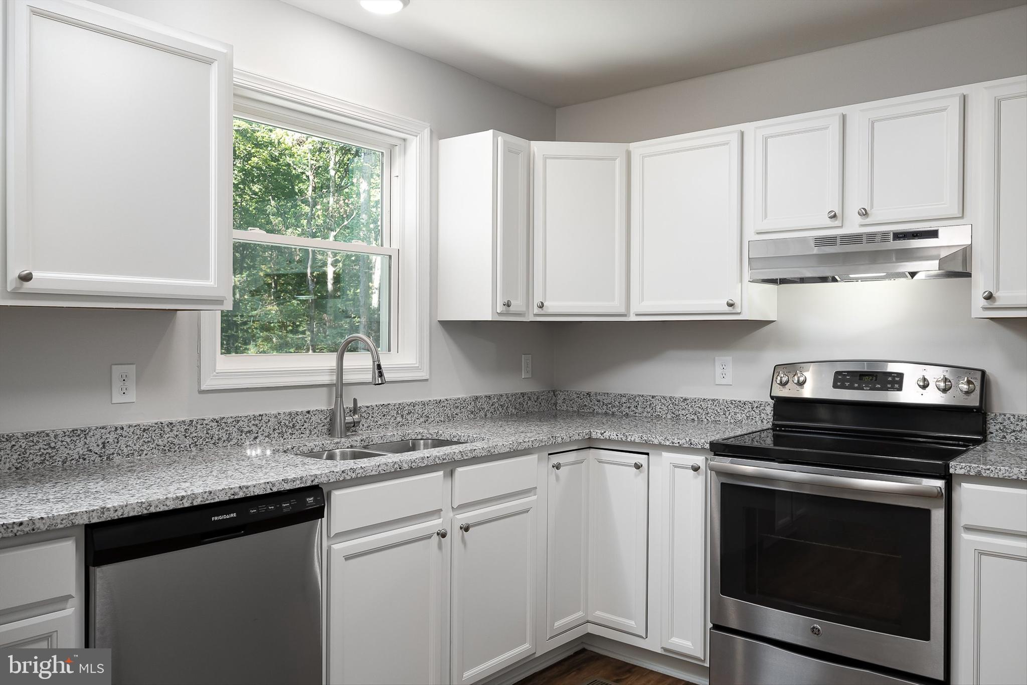 LAKEVIEW ESTATES - Residential