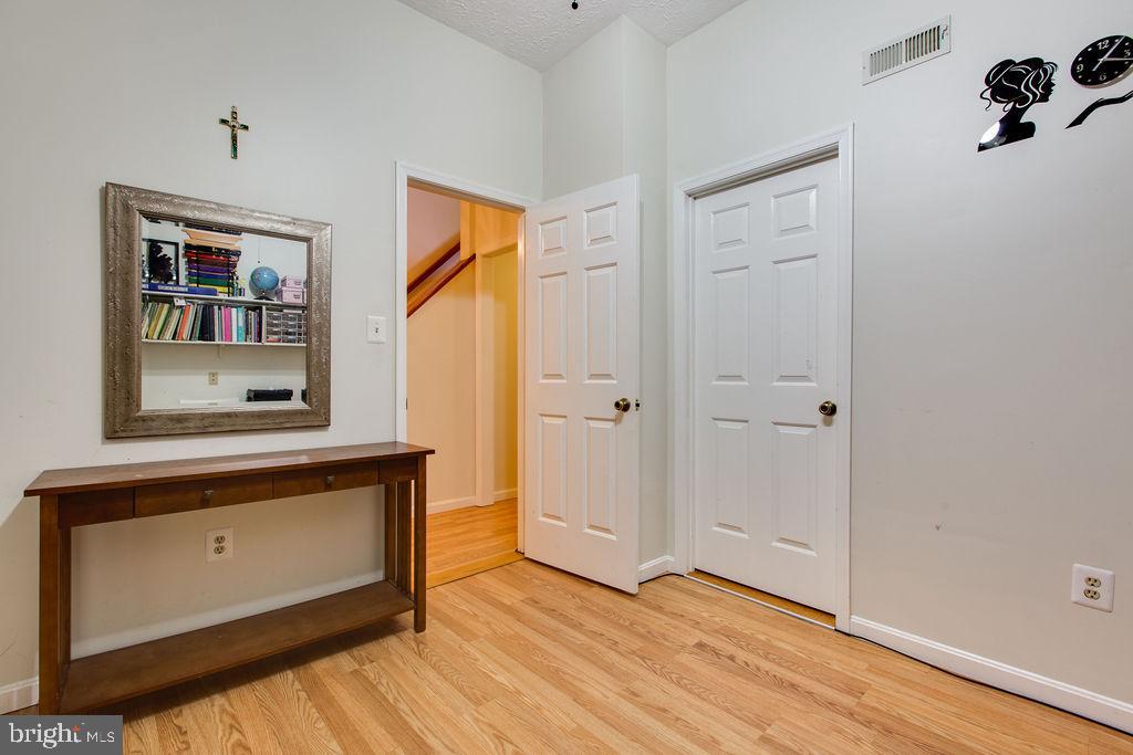 OAK WEST - Residential