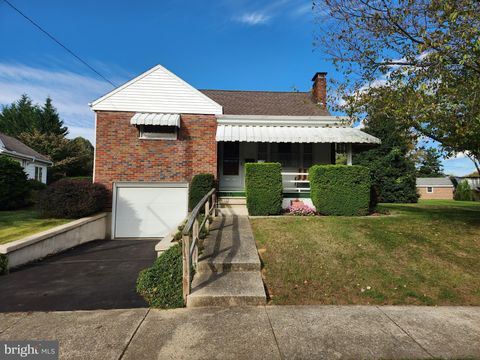 Photo of 717 Pine Street, Denver, PA 17517 (MLS # PALA2058720)