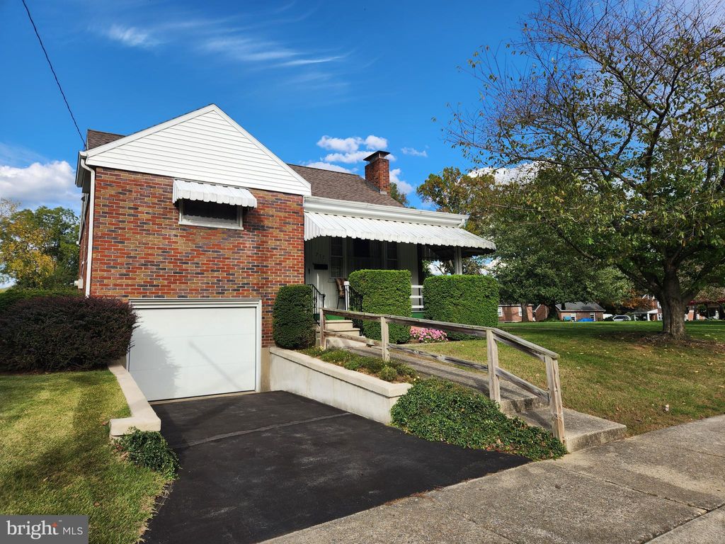 Photo of 717 Pine Street, Denver, PA 17517 (MLS # PALA2058720)