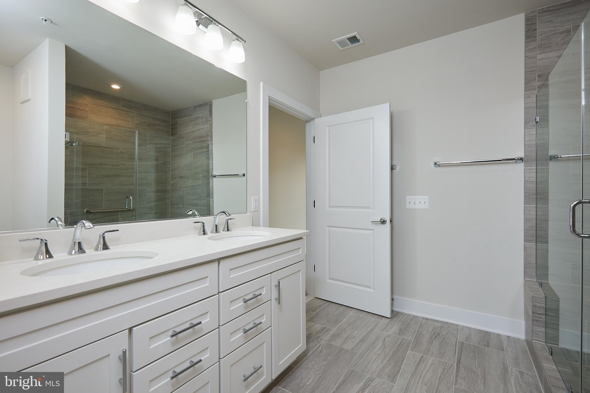 TOWER OAKS - Residential