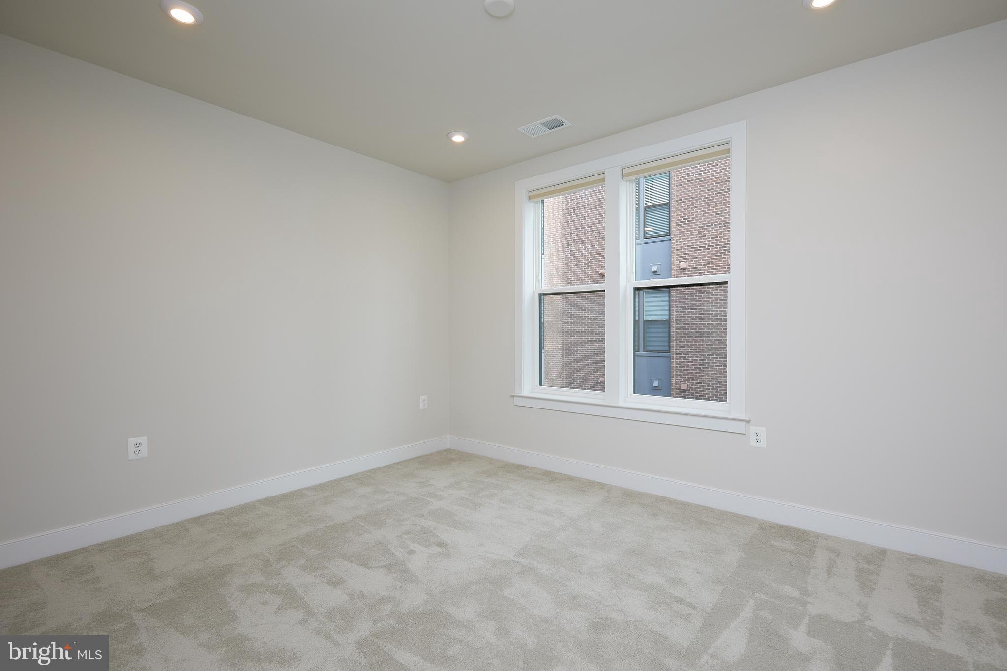 TOWER OAKS - Residential