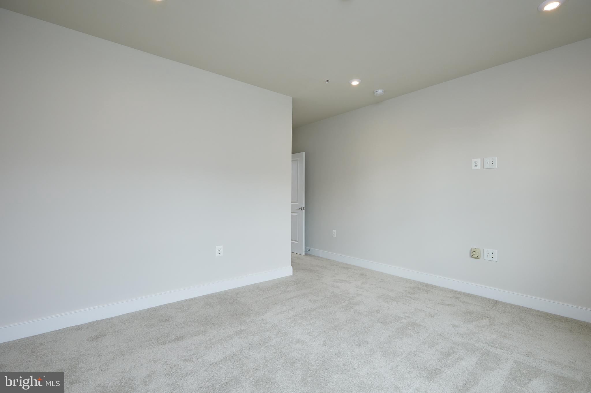 TOWER OAKS - Residential