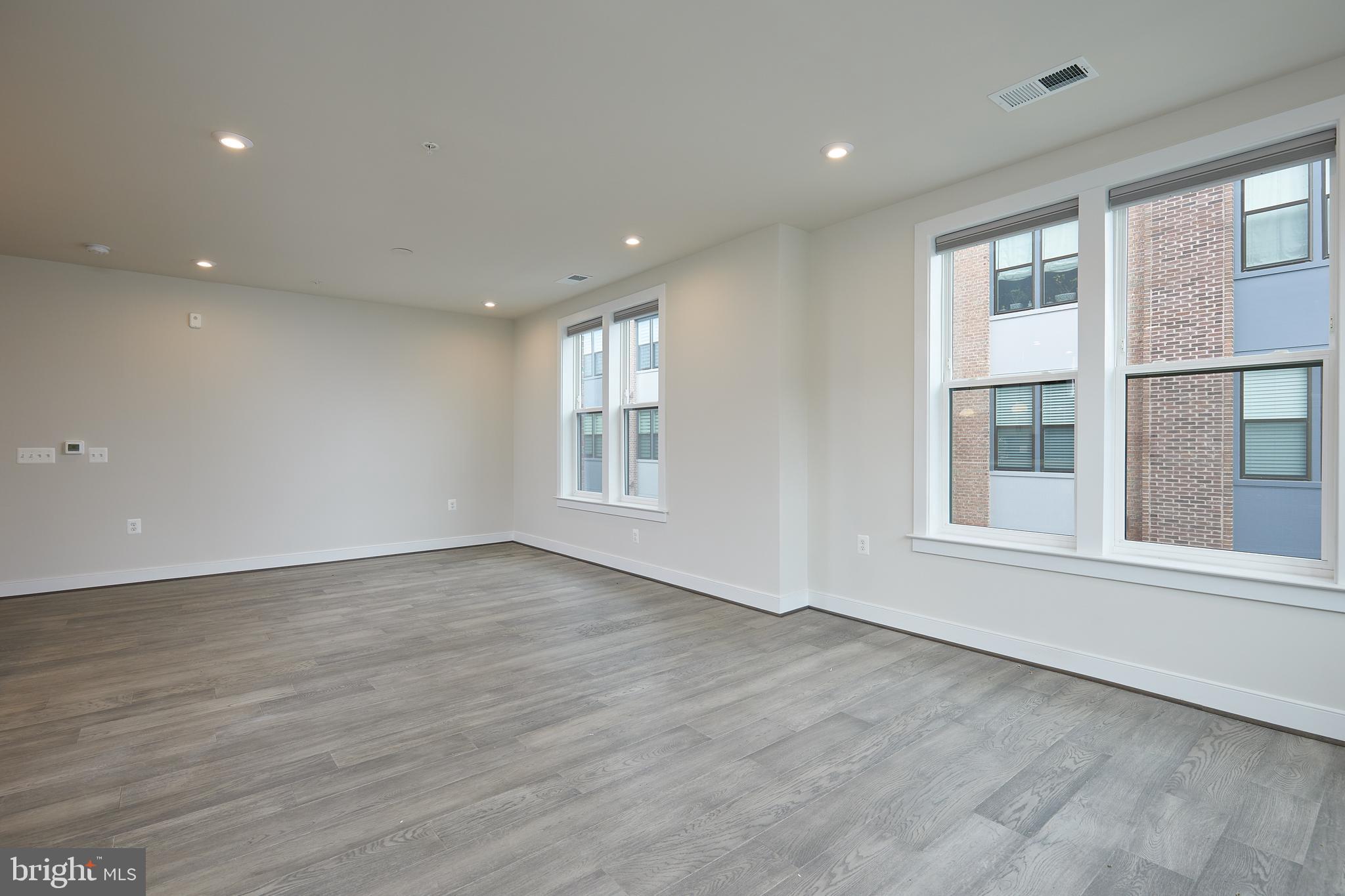 TOWER OAKS - Residential