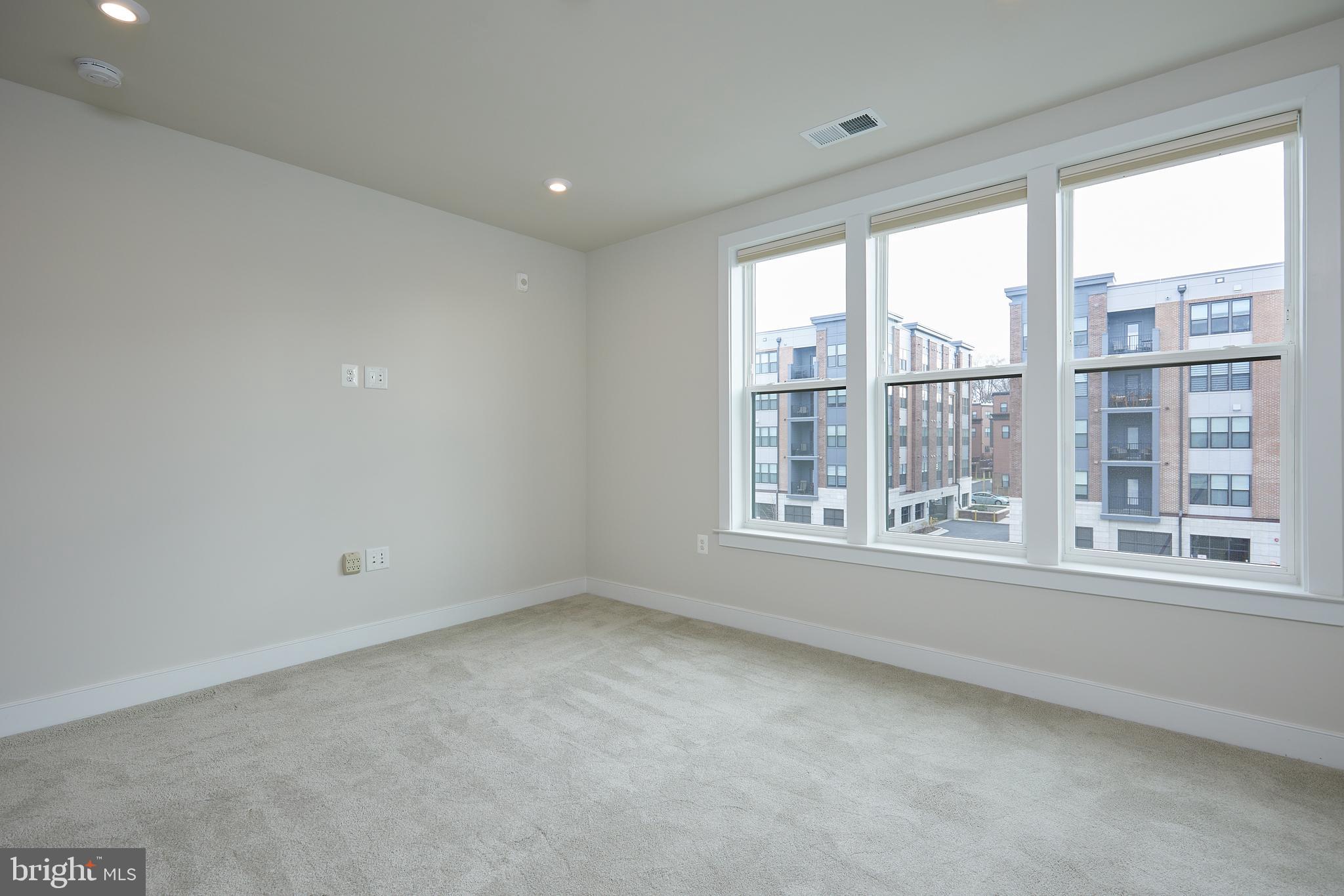 TOWER OAKS - Residential