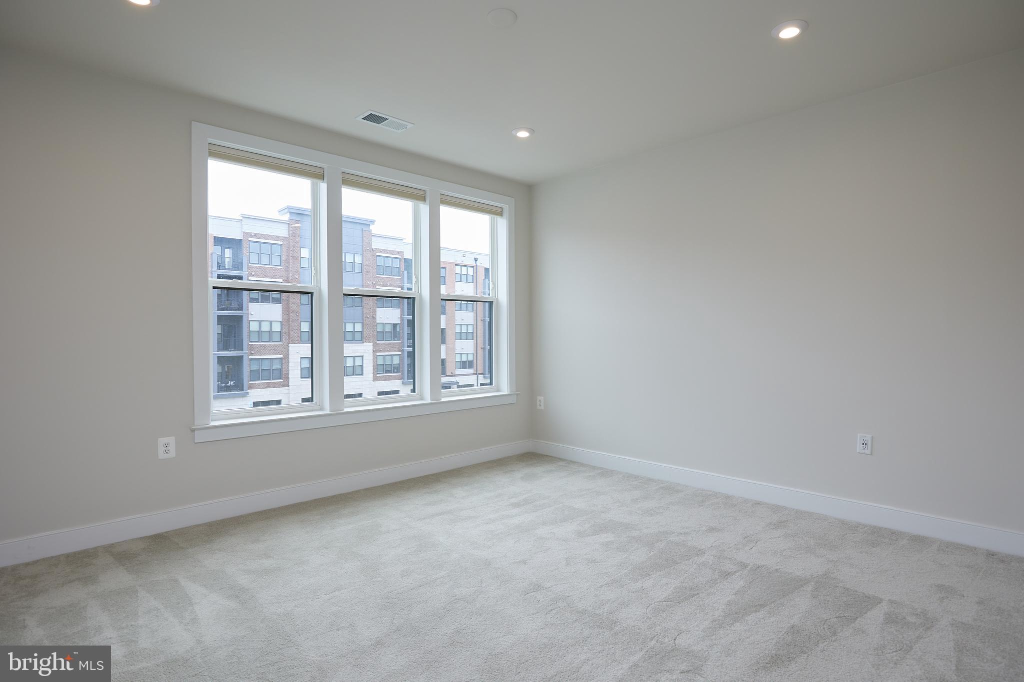 TOWER OAKS - Residential