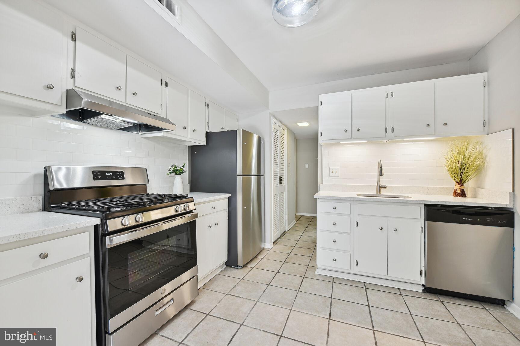 SOUTHGATE - Residential