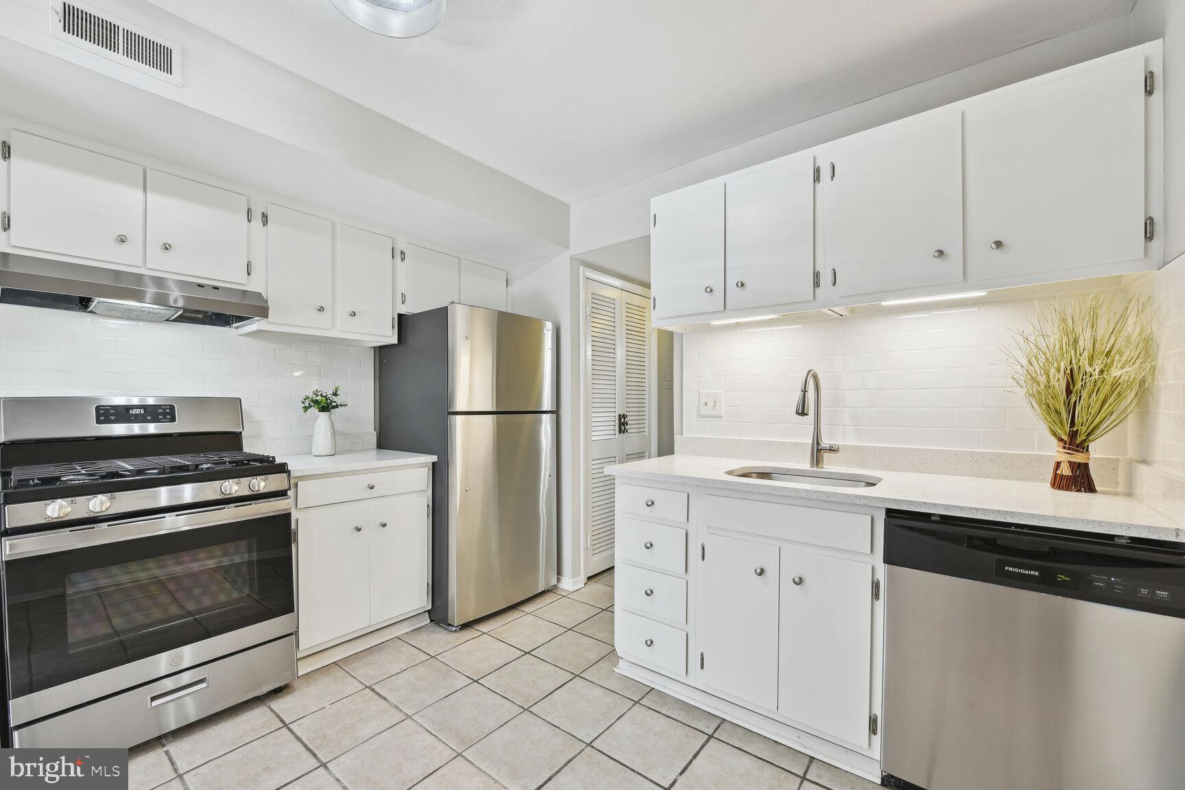 SOUTHGATE - Residential