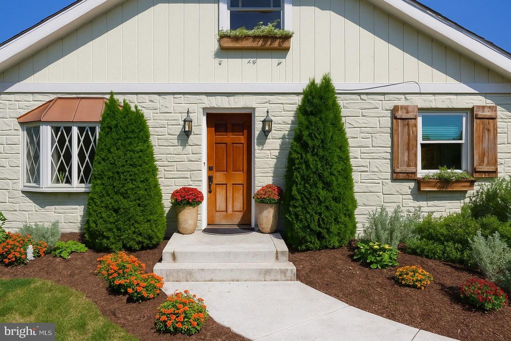 Photo of 137 Maple Lane, LANCASTER, PA 17601 (MLS # PALA2072234)