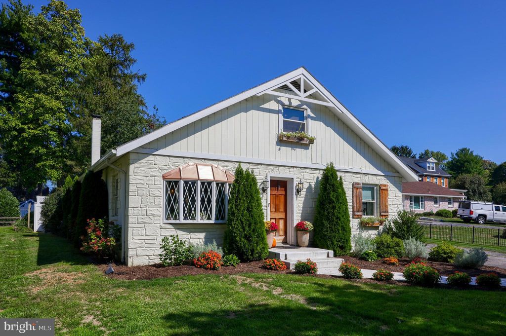 Photo of 137 Maple Lane, LANCASTER, PA 17601 (MLS # PALA2072234)