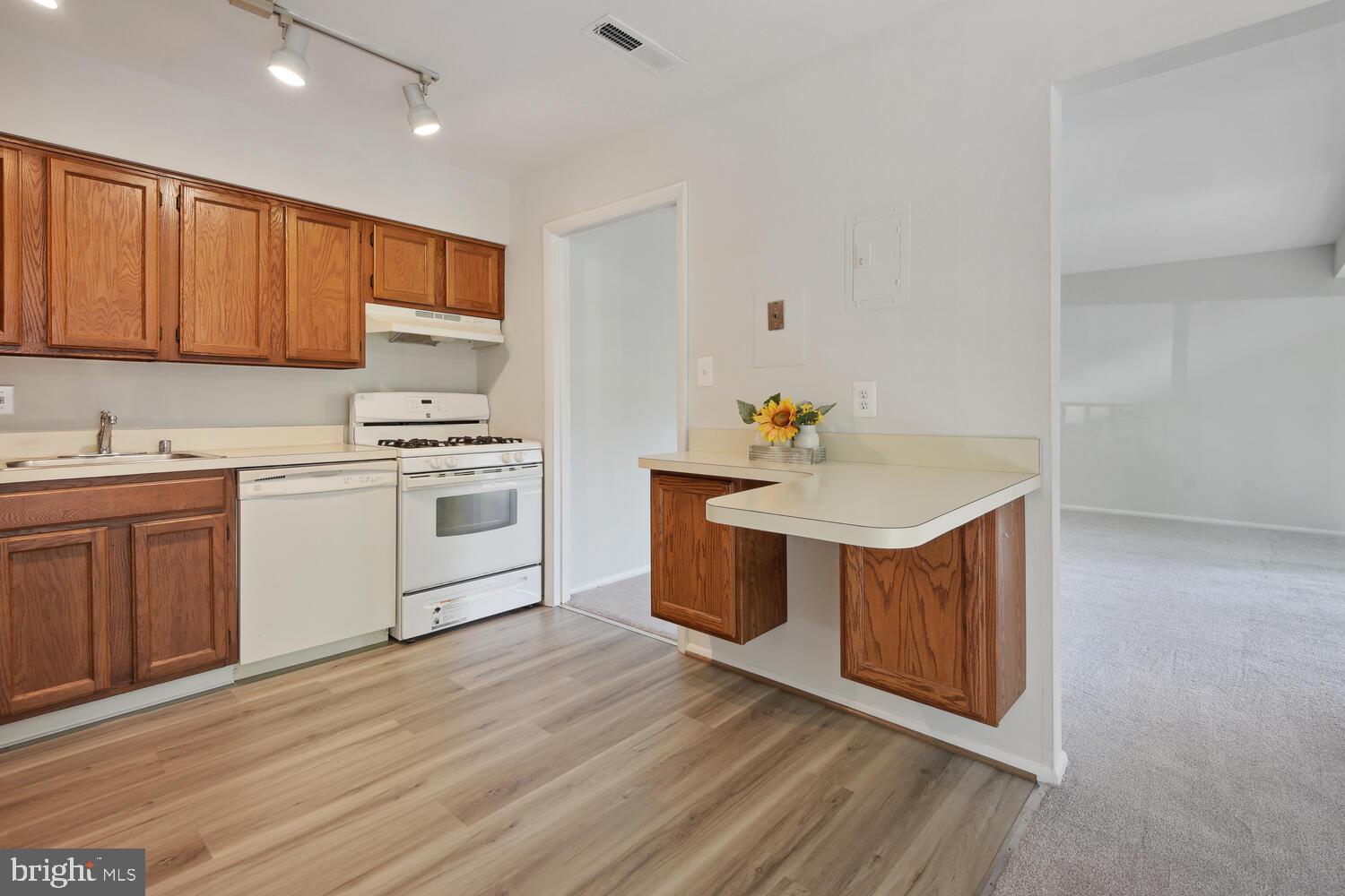 NORTH CREEK VILLAS - Residential