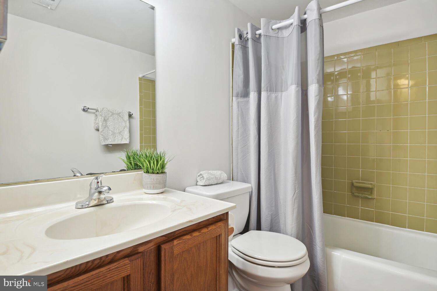 NORTH CREEK VILLAS - Residential