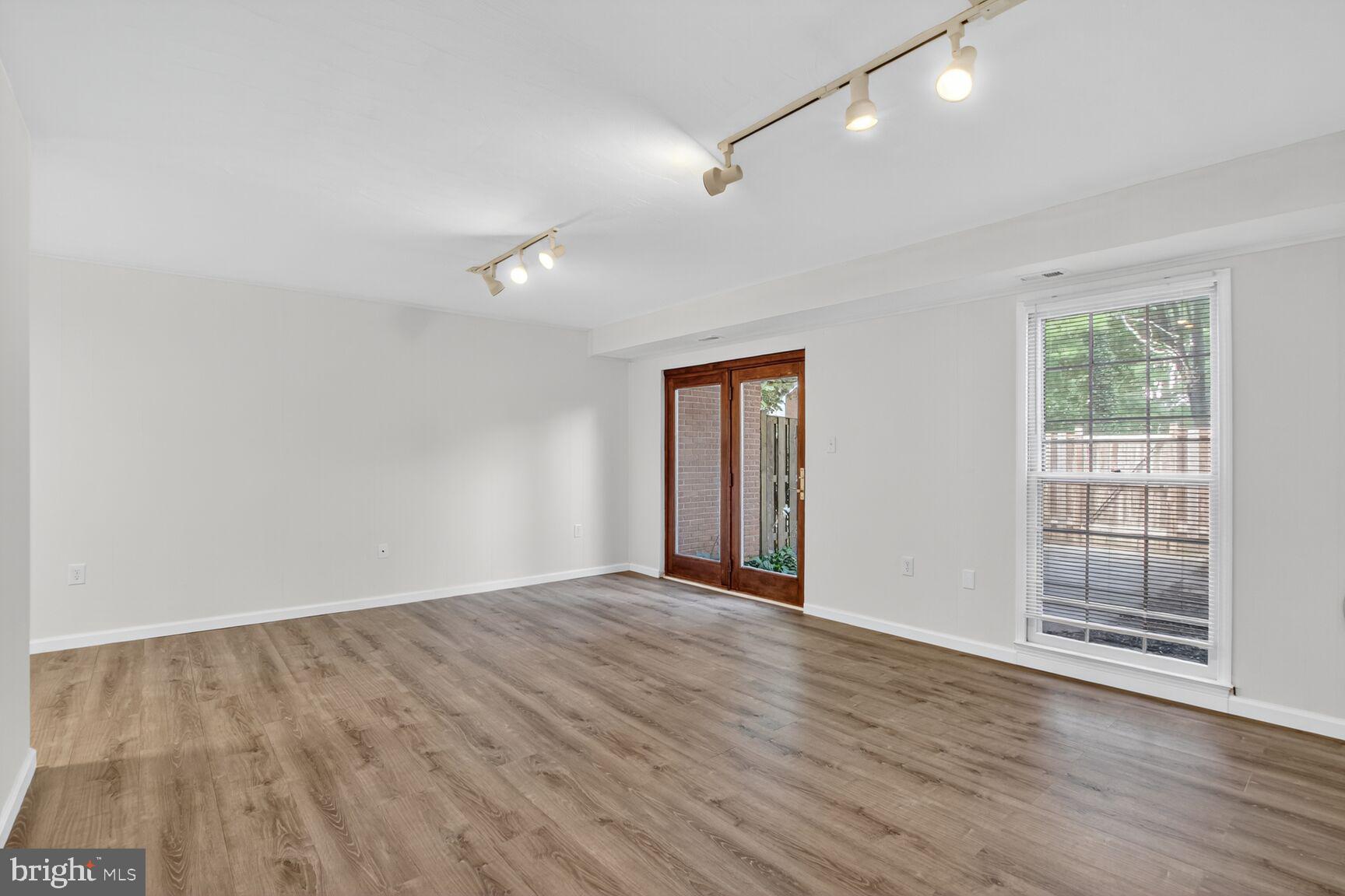 DIAMOND FARMS - Residential