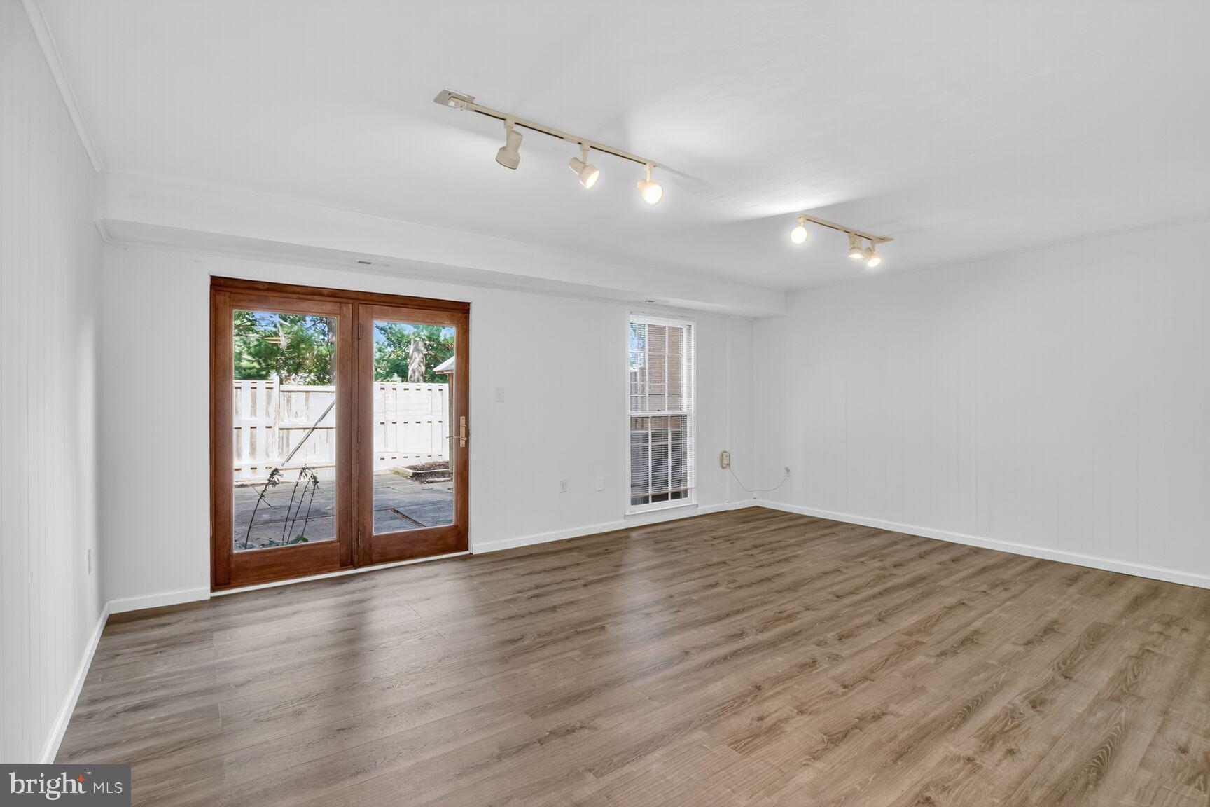 DIAMOND FARMS - Residential