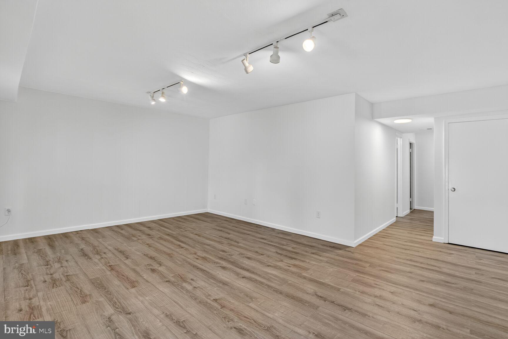 DIAMOND FARMS - Residential