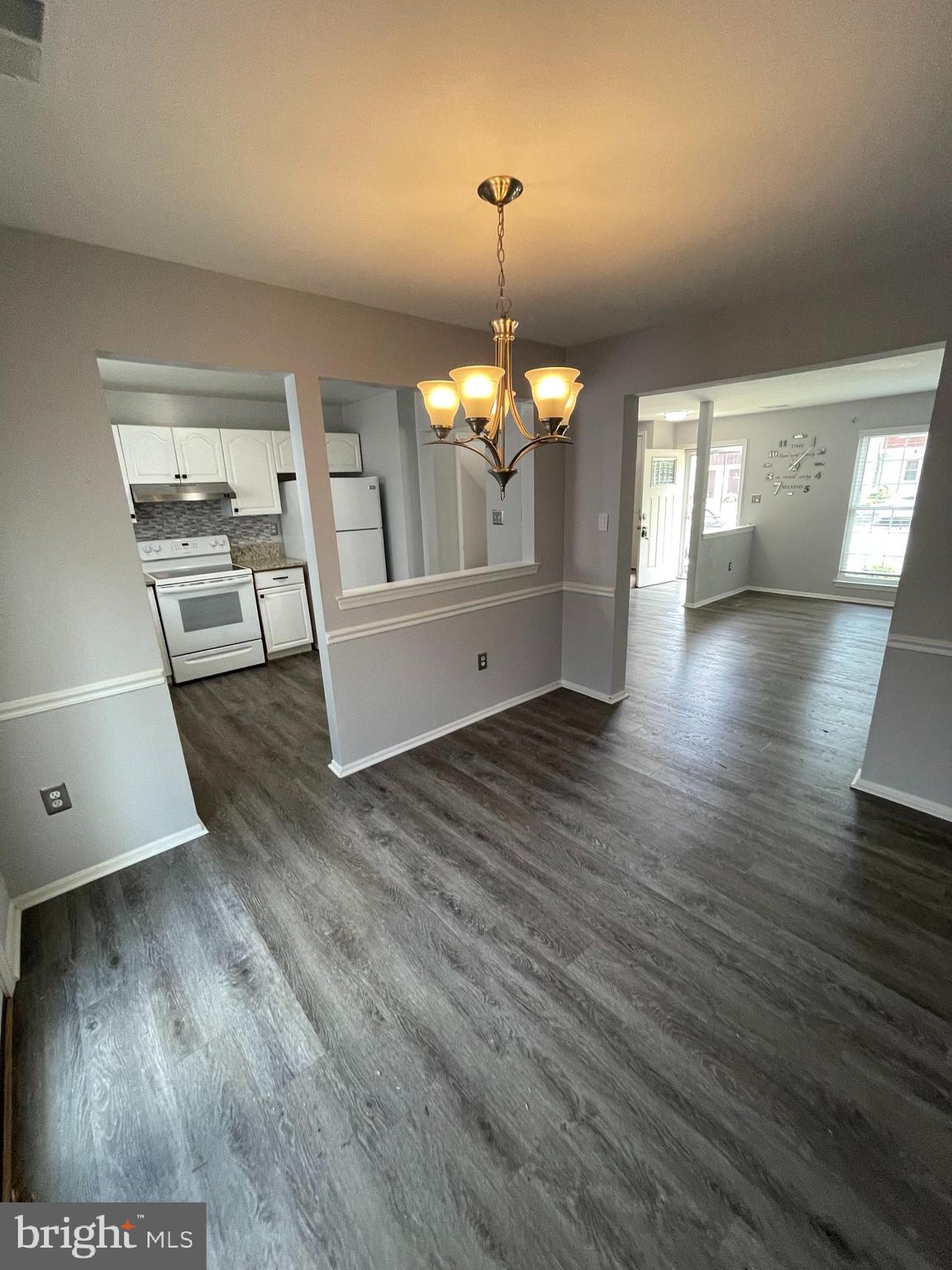 2279 PRINCE OF WALES COURT