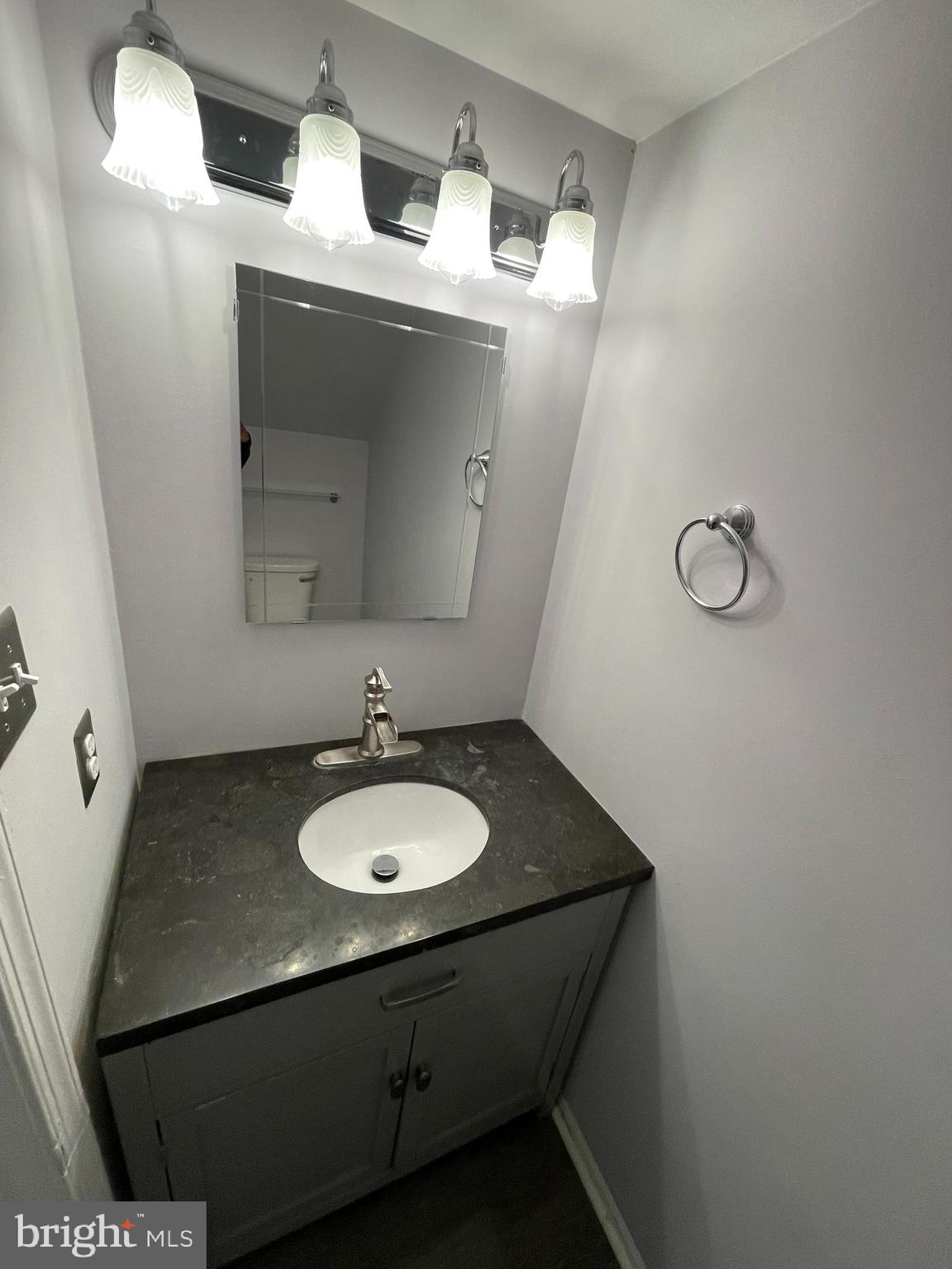 2279 PRINCE OF WALES COURT