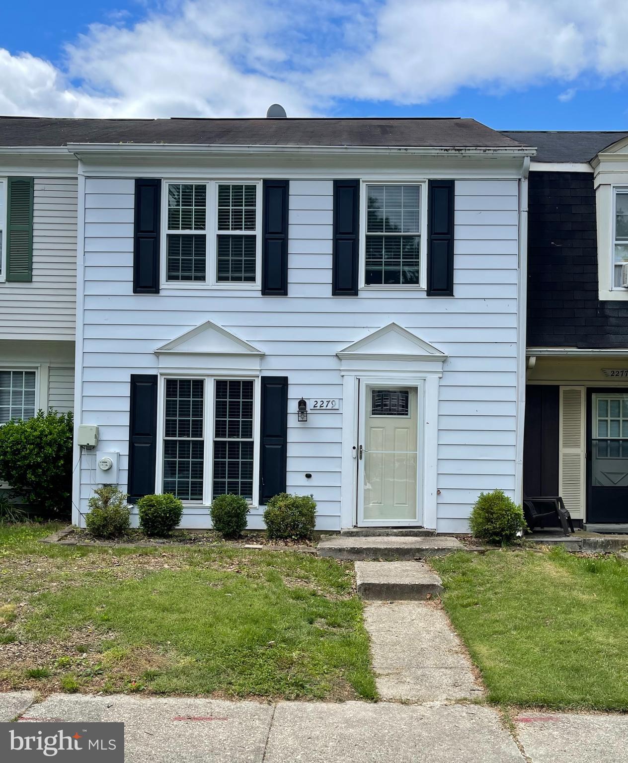 2279 PRINCE OF WALES COURT